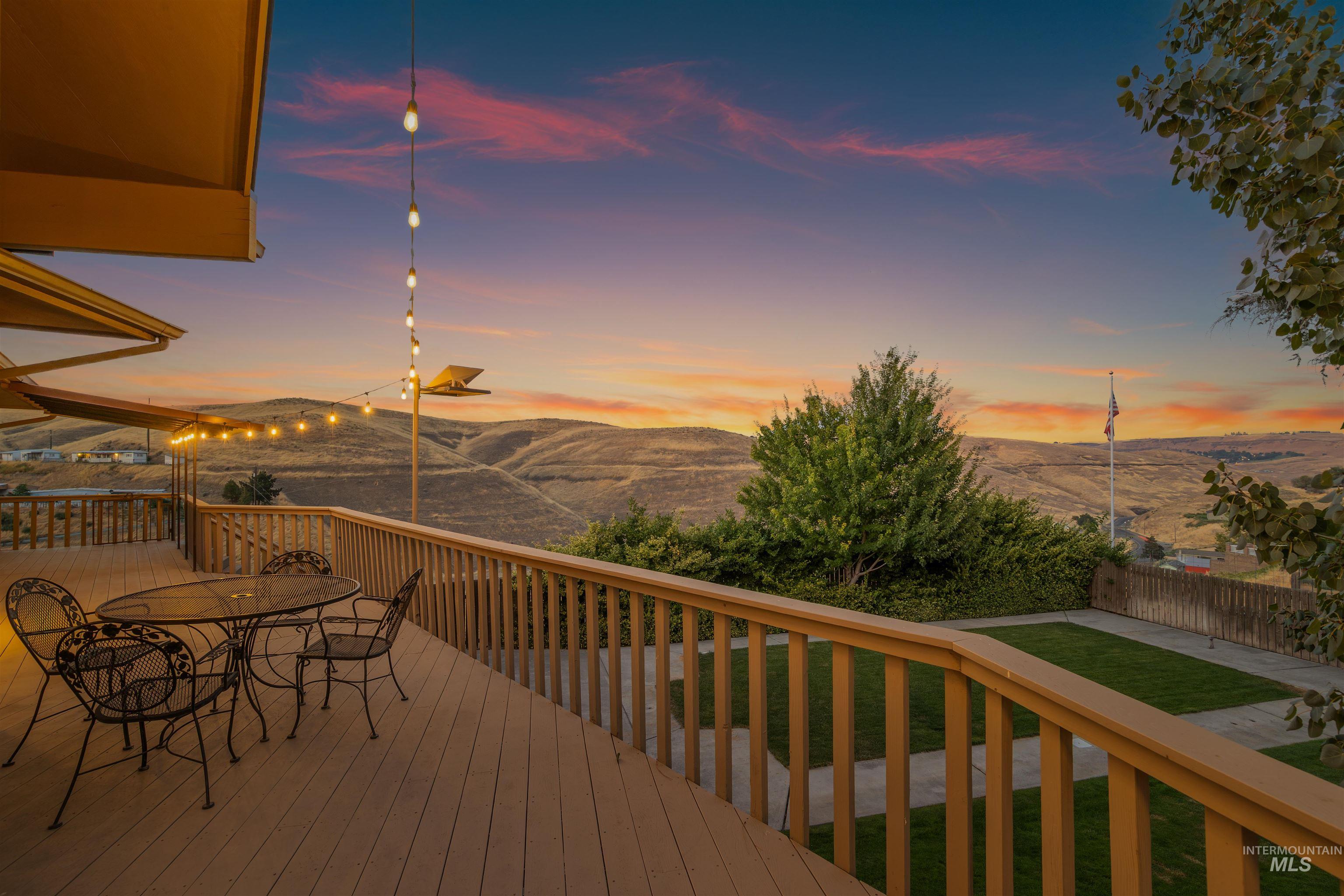 2036 Chukar Ln, Clarkston, Washington 99403, 5 Bedrooms, 4 Bathrooms, Residential For Sale, Price $799,999,MLS 98999273