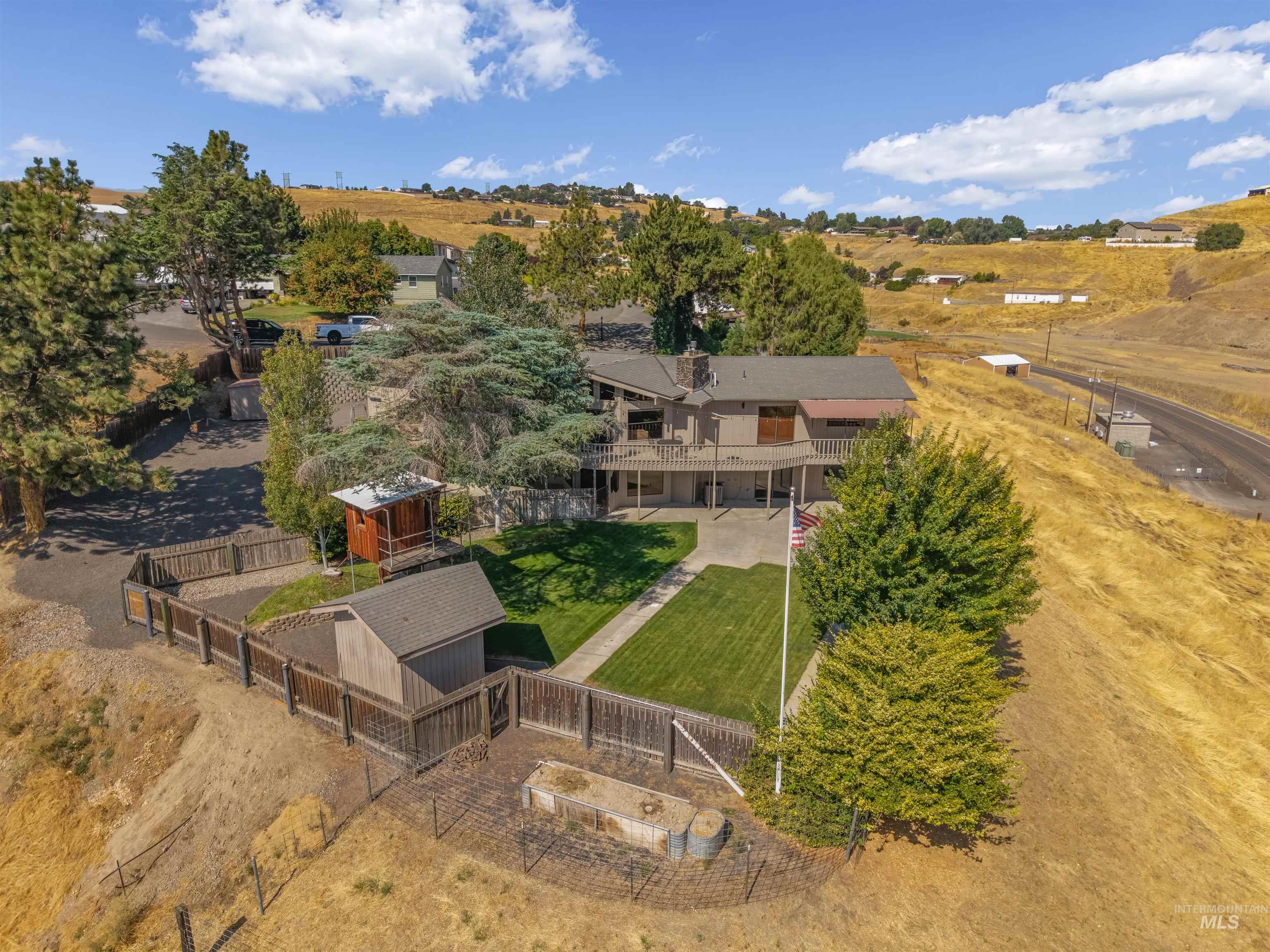 2036 Chukar Ln, Clarkston, Washington 99403, 5 Bedrooms, 4 Bathrooms, Residential For Sale, Price $799,999,MLS 98999273