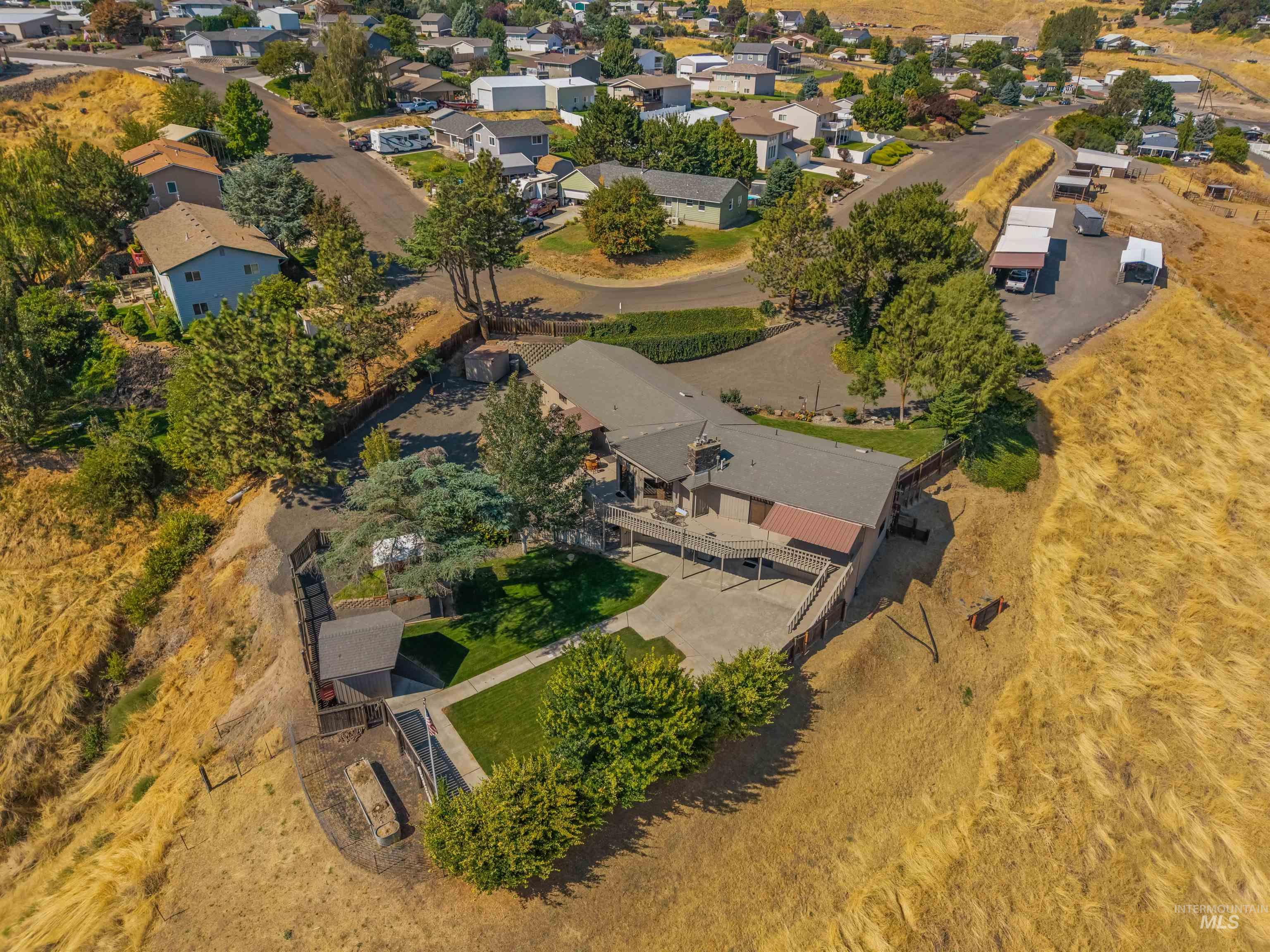 2036 Chukar Ln, Clarkston, Washington 99403, 5 Bedrooms, 4 Bathrooms, Residential For Sale, Price $799,999,MLS 98999273