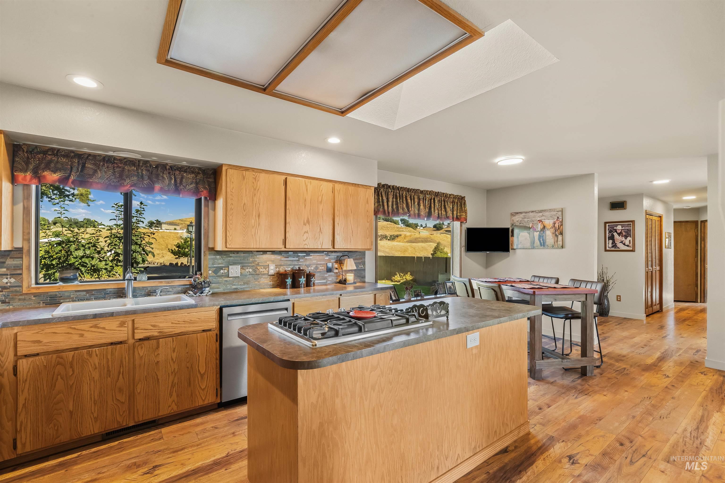 2036 Chukar Ln, Clarkston, Washington 99403, 5 Bedrooms, 4 Bathrooms, Residential For Sale, Price $799,999,MLS 98999273
