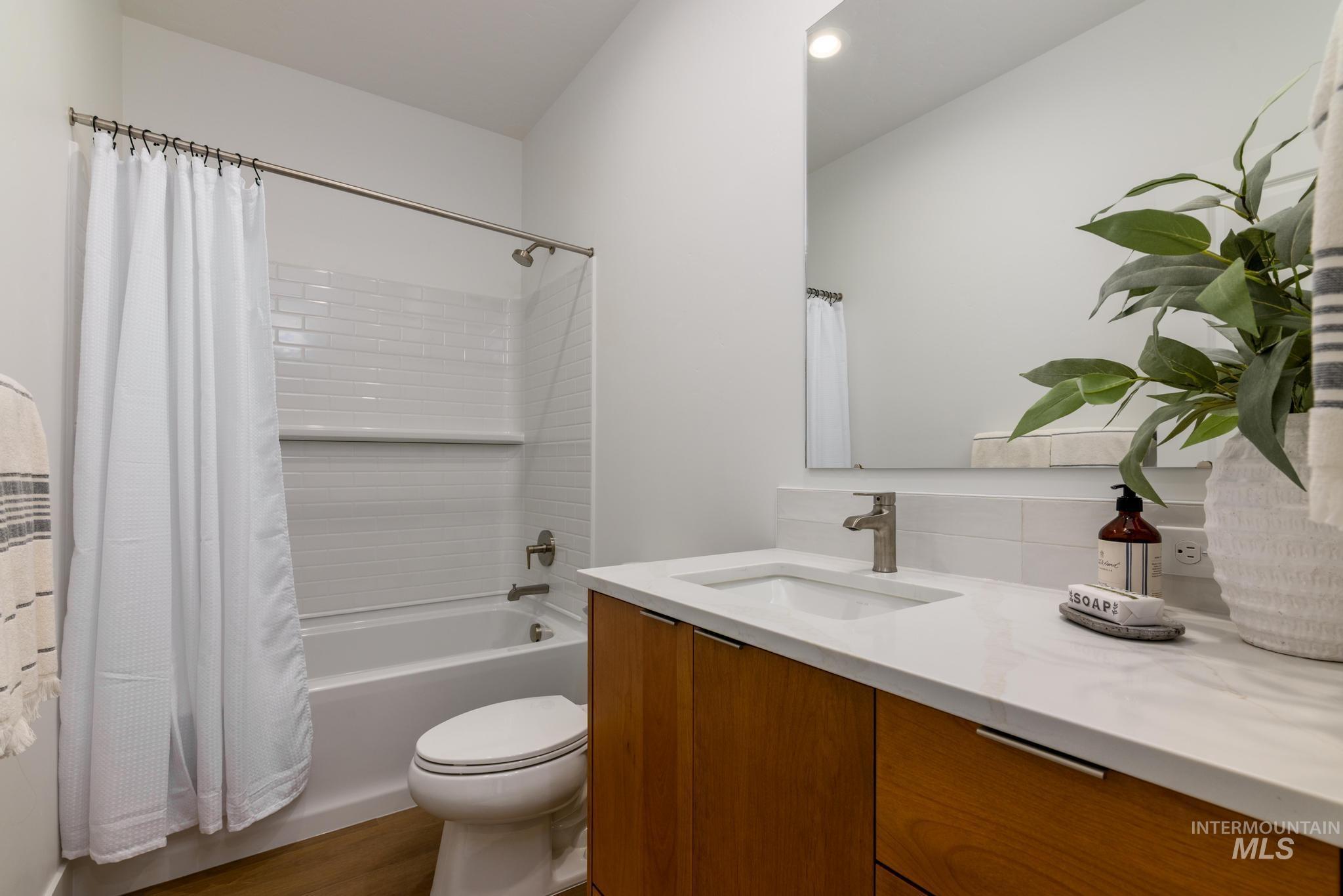 5986 W Snow Currant St, Meridian, Idaho 83646, 3 Bedrooms, 2 Bathrooms, Residential For Sale, Price $539,000,MLS 98999274