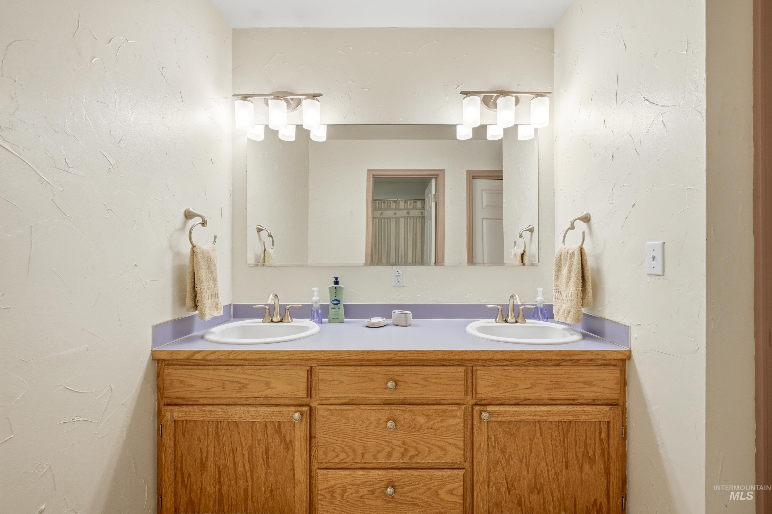 1672 Appaloosa Rd, Moscow, Idaho 83843, 5 Bedrooms, 3.5 Bathrooms, Residential For Sale, Price $720,000,MLS 98999278