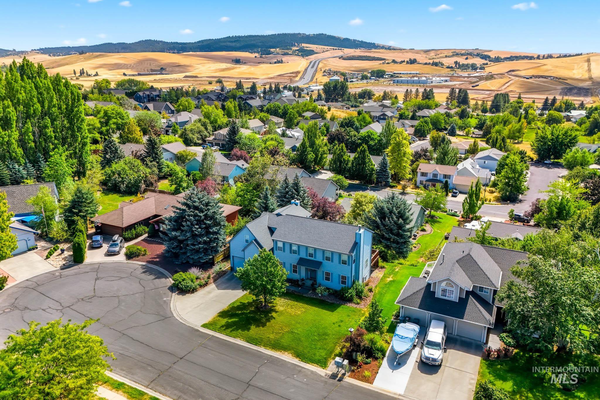 1672 Appaloosa Rd, Moscow, Idaho 83843, 5 Bedrooms, 3.5 Bathrooms, Residential For Sale, Price $720,000,MLS 98999278