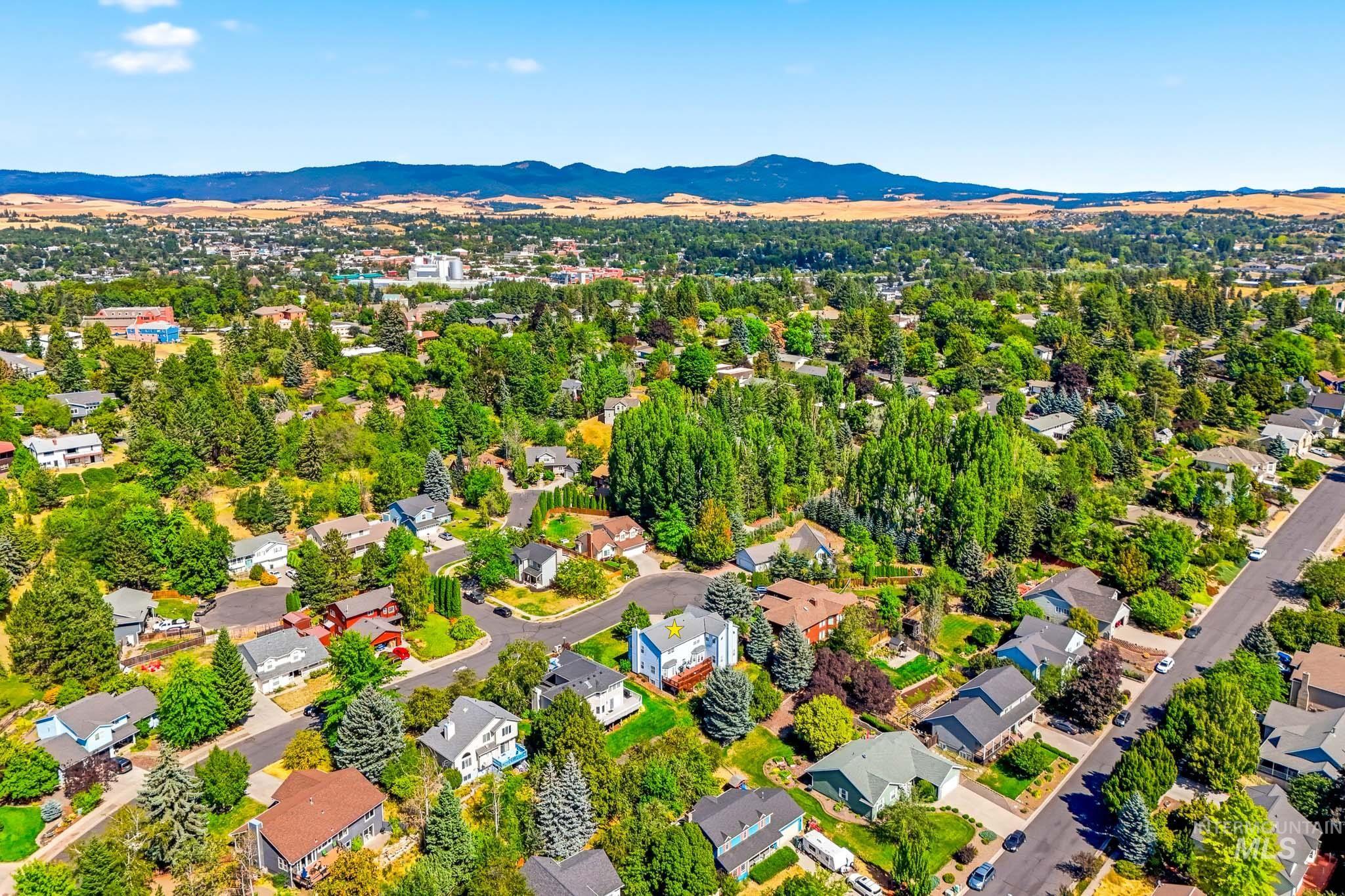 1672 Appaloosa Rd, Moscow, Idaho 83843, 5 Bedrooms, 3.5 Bathrooms, Residential For Sale, Price $720,000,MLS 98999278