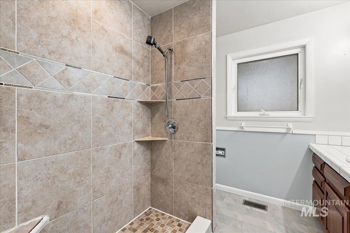 1188 Phelps Dr, Mountain Home, Idaho 83647, 3 Bedrooms, 1.5 Bathrooms, Residential For Sale, Price $249,900,MLS 98999282