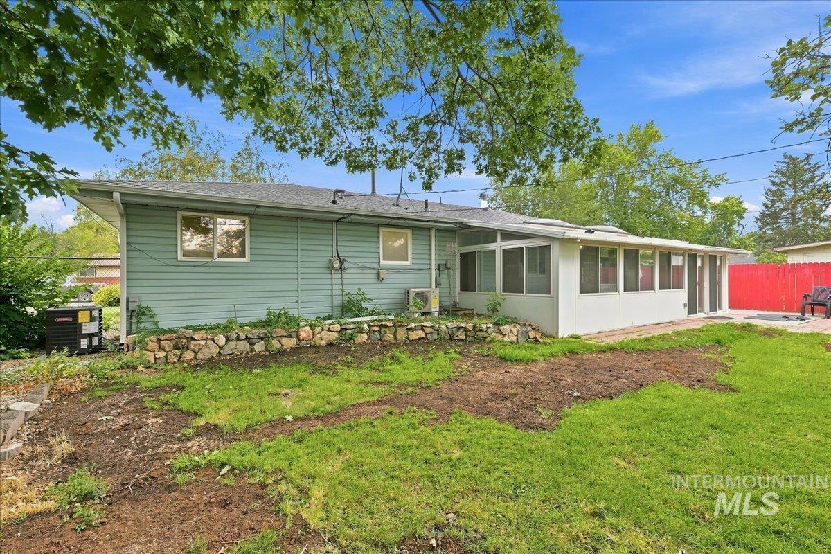 1188 Phelps Dr, Mountain Home, Idaho 83647, 3 Bedrooms, 1.5 Bathrooms, Residential For Sale, Price $249,900,MLS 98999282