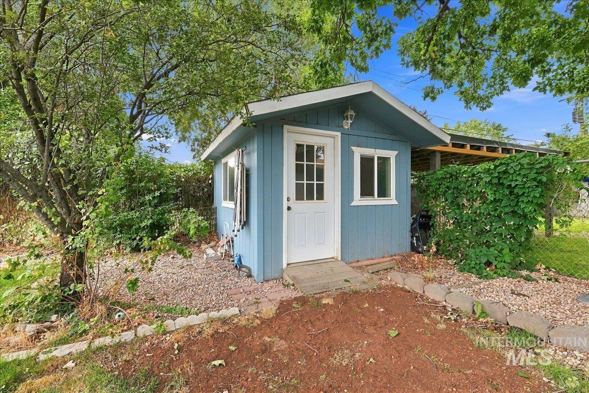1188 Phelps Dr, Mountain Home, Idaho 83647, 3 Bedrooms, 1.5 Bathrooms, Residential For Sale, Price $249,900,MLS 98999282