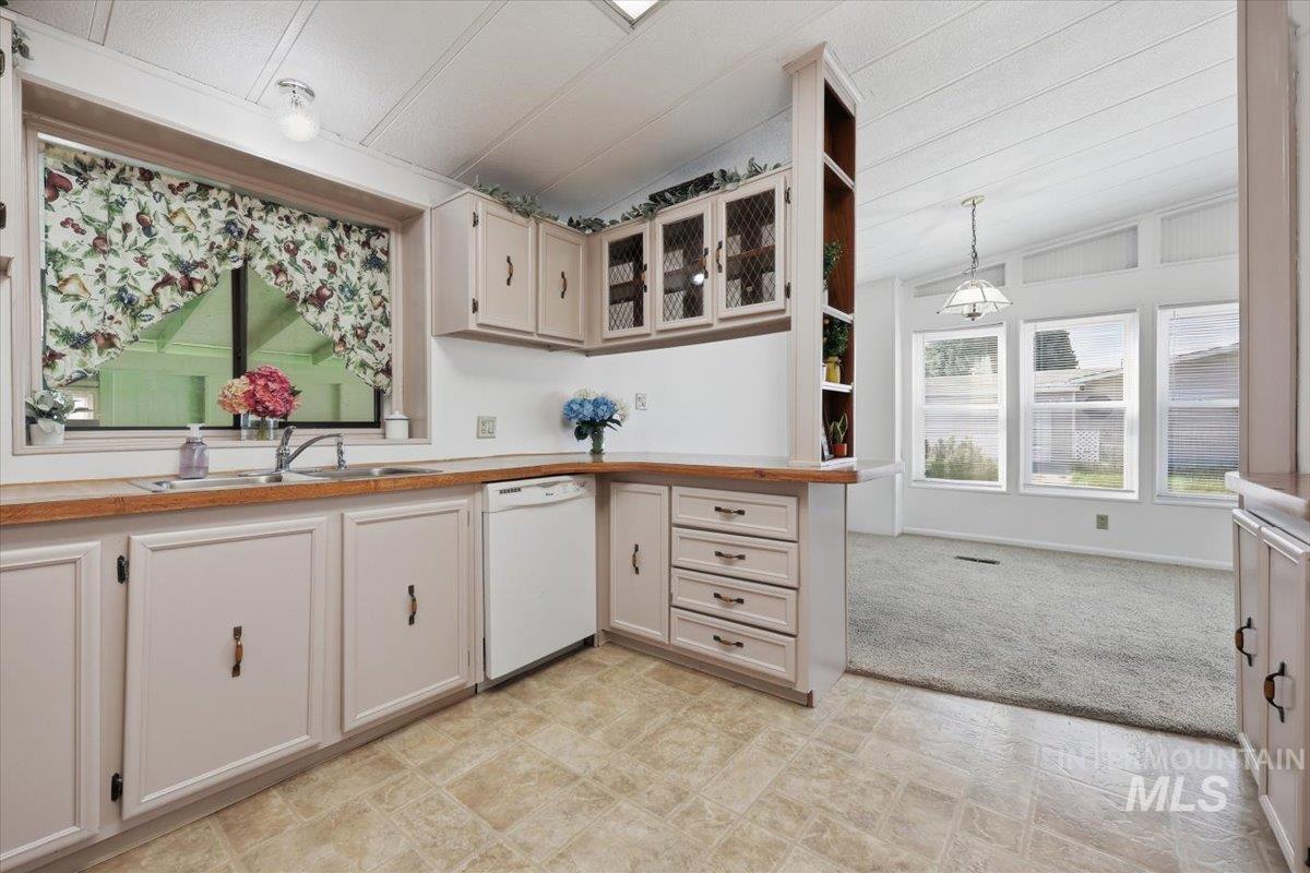 1907 W Flamingo, Nampa, Idaho 83651, 2 Bedrooms, 2 Bathrooms, Residential For Sale, Price $179,900,MLS 98999284