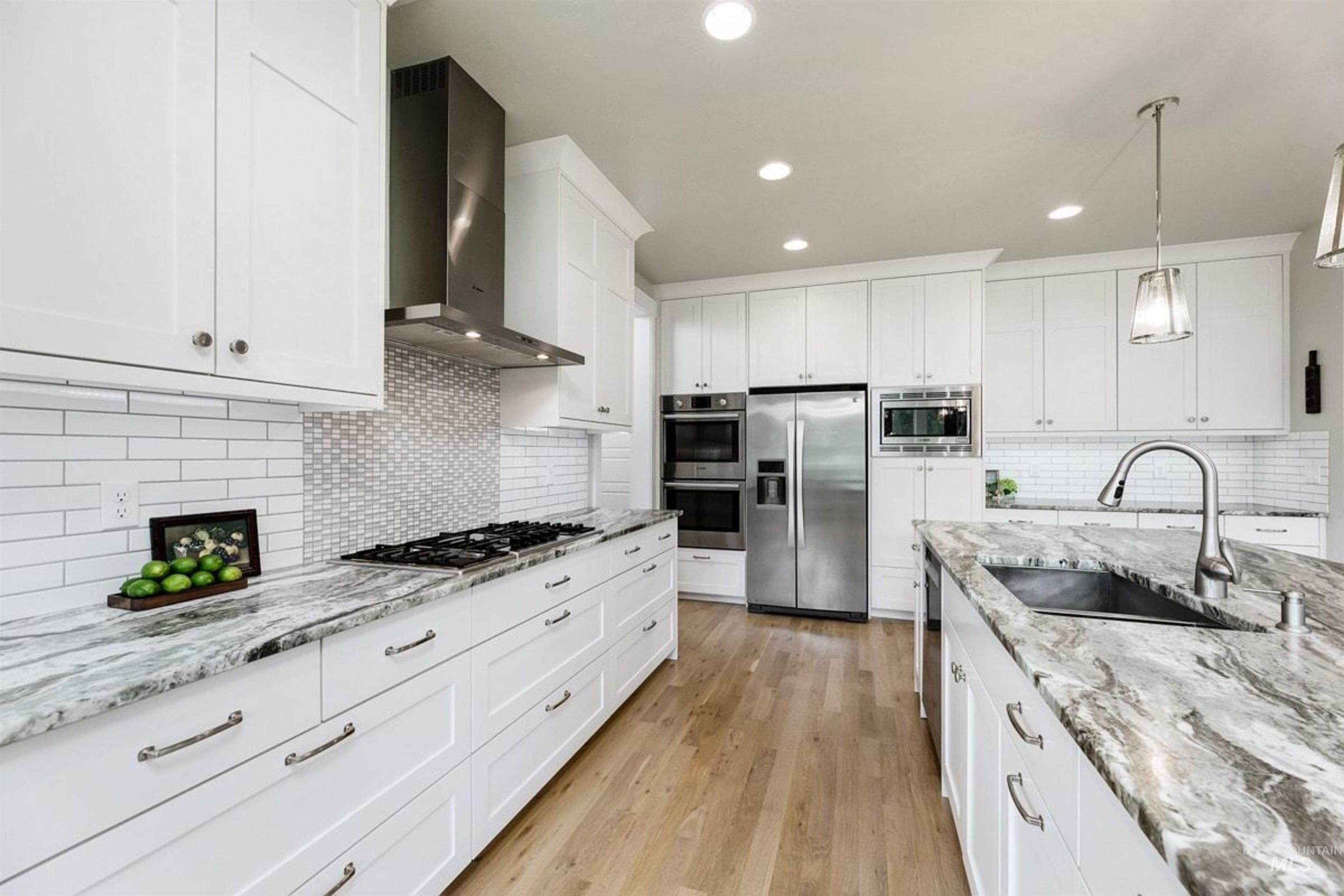 5832 N Bolsena Ave, Meridian, Idaho 83646, 5 Bedrooms, 3.5 Bathrooms, Residential For Sale, Price $928,000,MLS 98999299