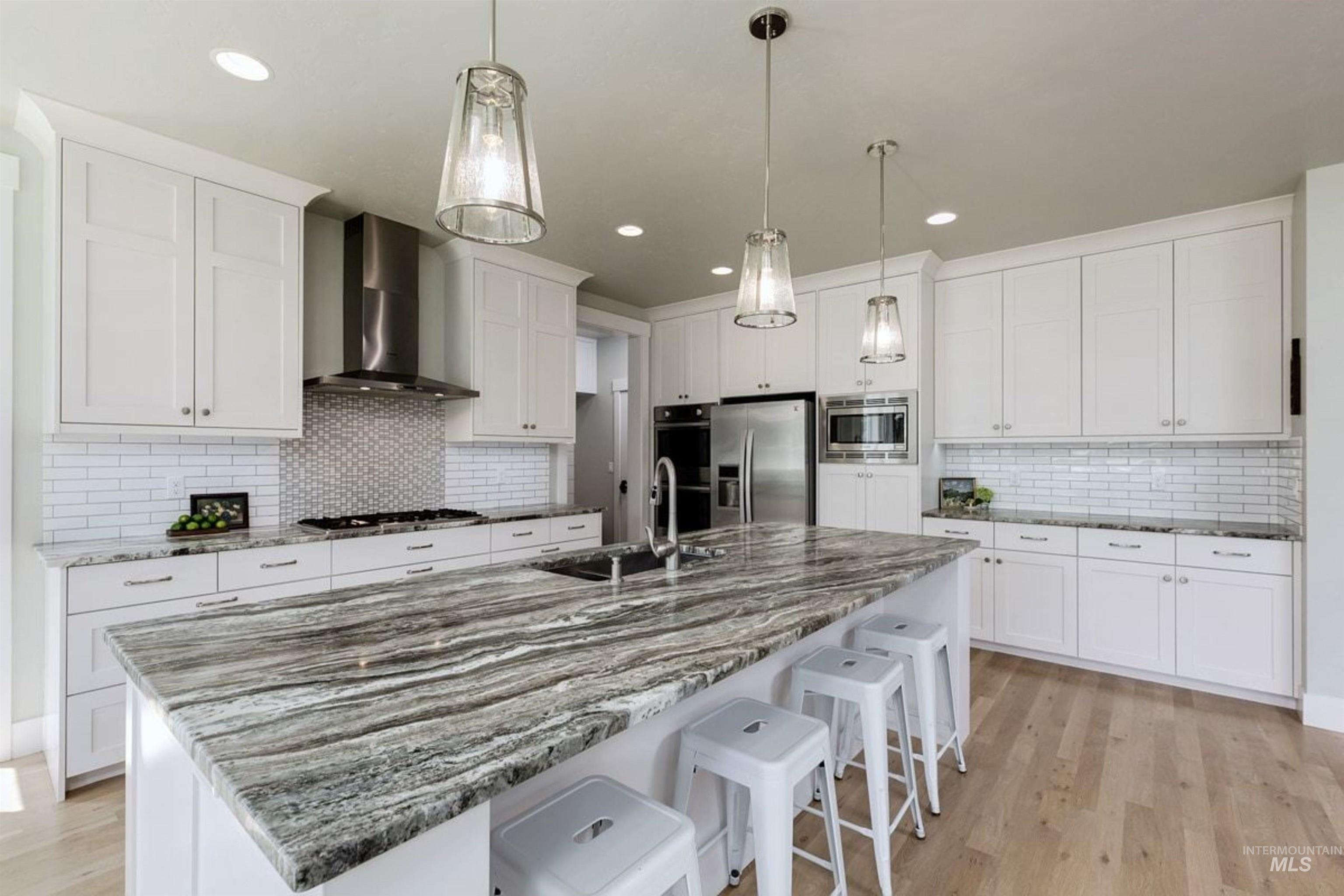 5832 N Bolsena Ave, Meridian, Idaho 83646, 5 Bedrooms, 3.5 Bathrooms, Residential For Sale, Price $928,000,MLS 98999299