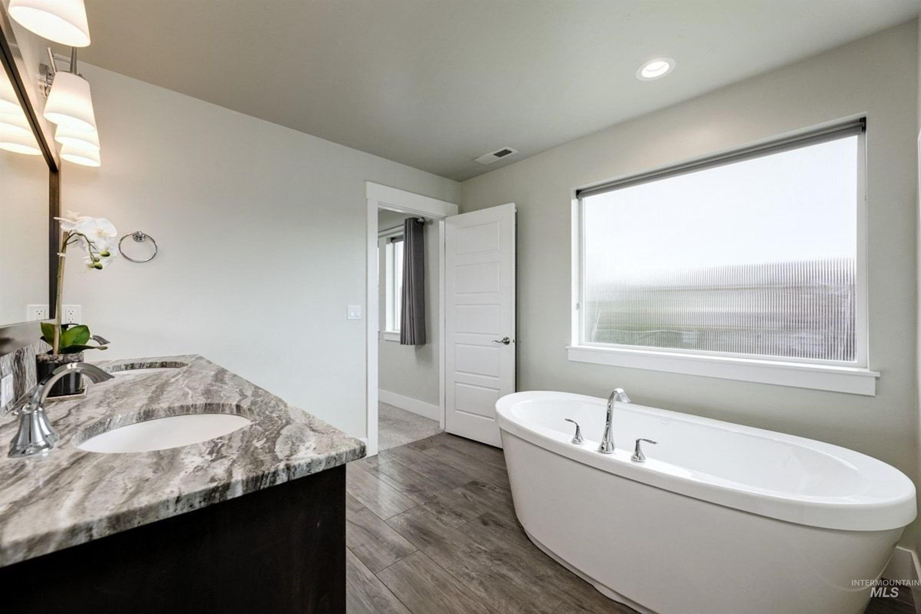 5832 N Bolsena Ave, Meridian, Idaho 83646, 5 Bedrooms, 3.5 Bathrooms, Residential For Sale, Price $928,000,MLS 98999299