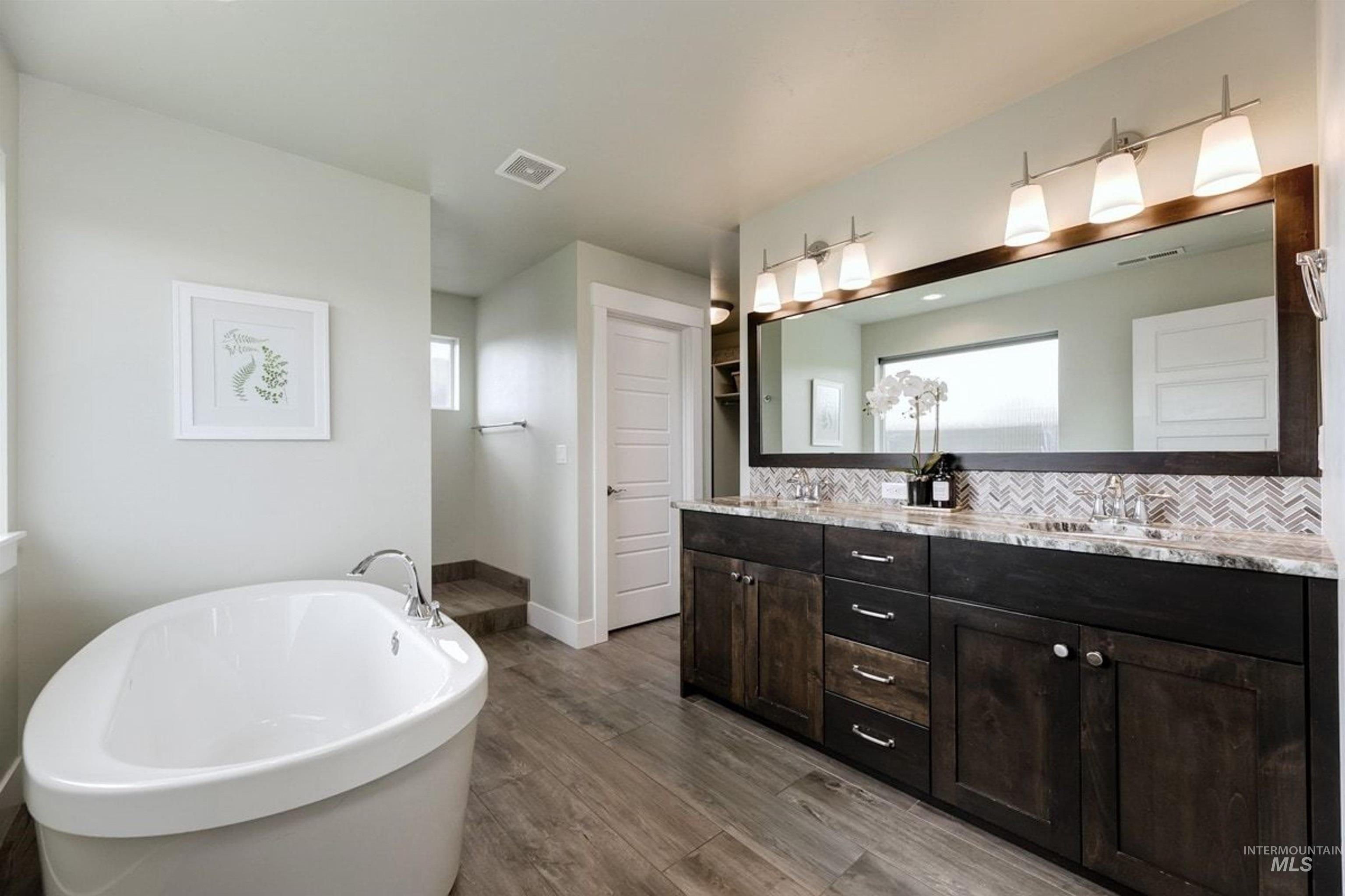 5832 N Bolsena Ave, Meridian, Idaho 83646, 5 Bedrooms, 3.5 Bathrooms, Residential For Sale, Price $928,000,MLS 98999299