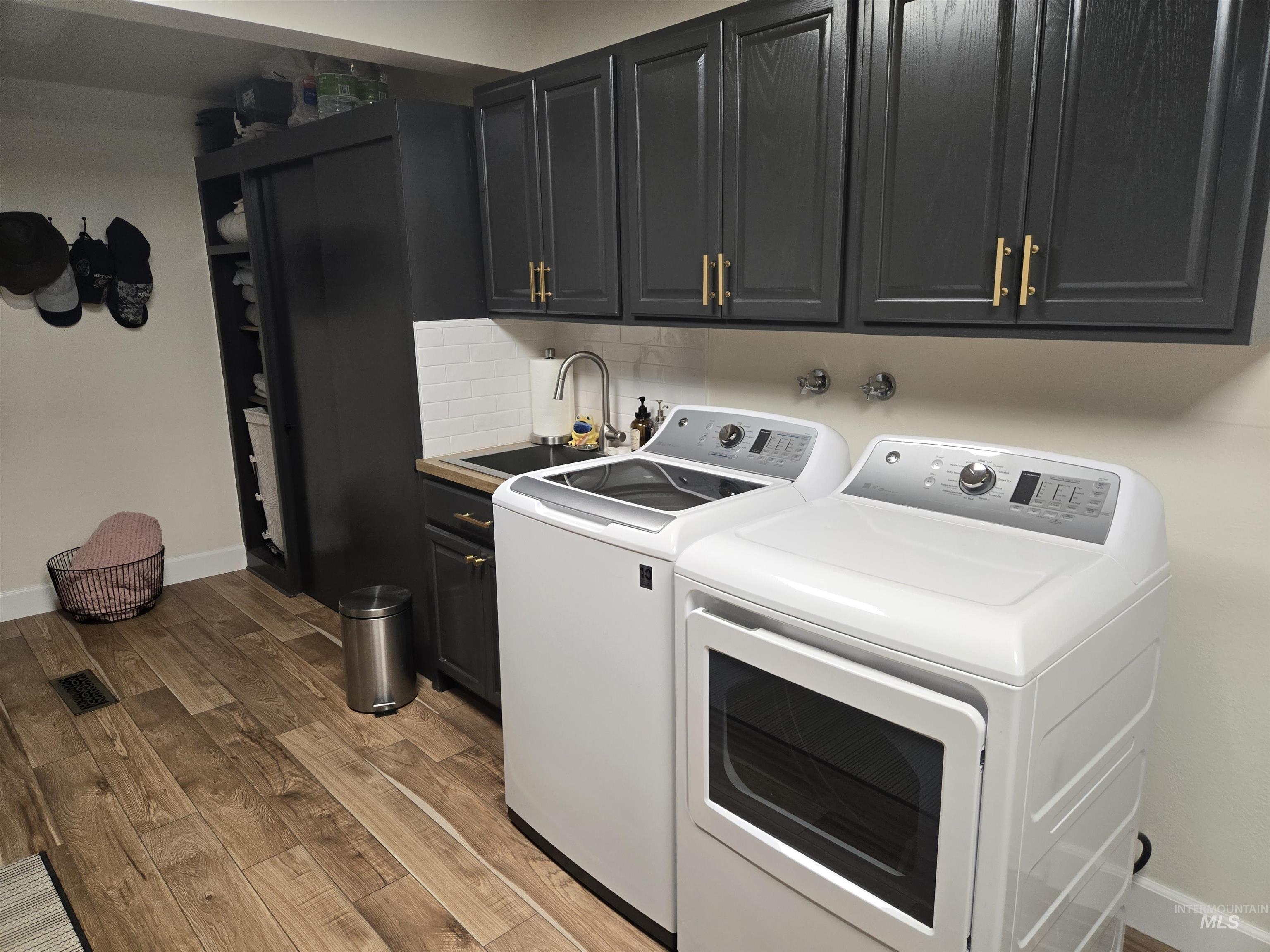 733 Greenwood Drive, Twin Falls, Idaho 83301, 3 Bedrooms, 3 Bathrooms, Residential For Sale, Price $429,000,MLS 98999302