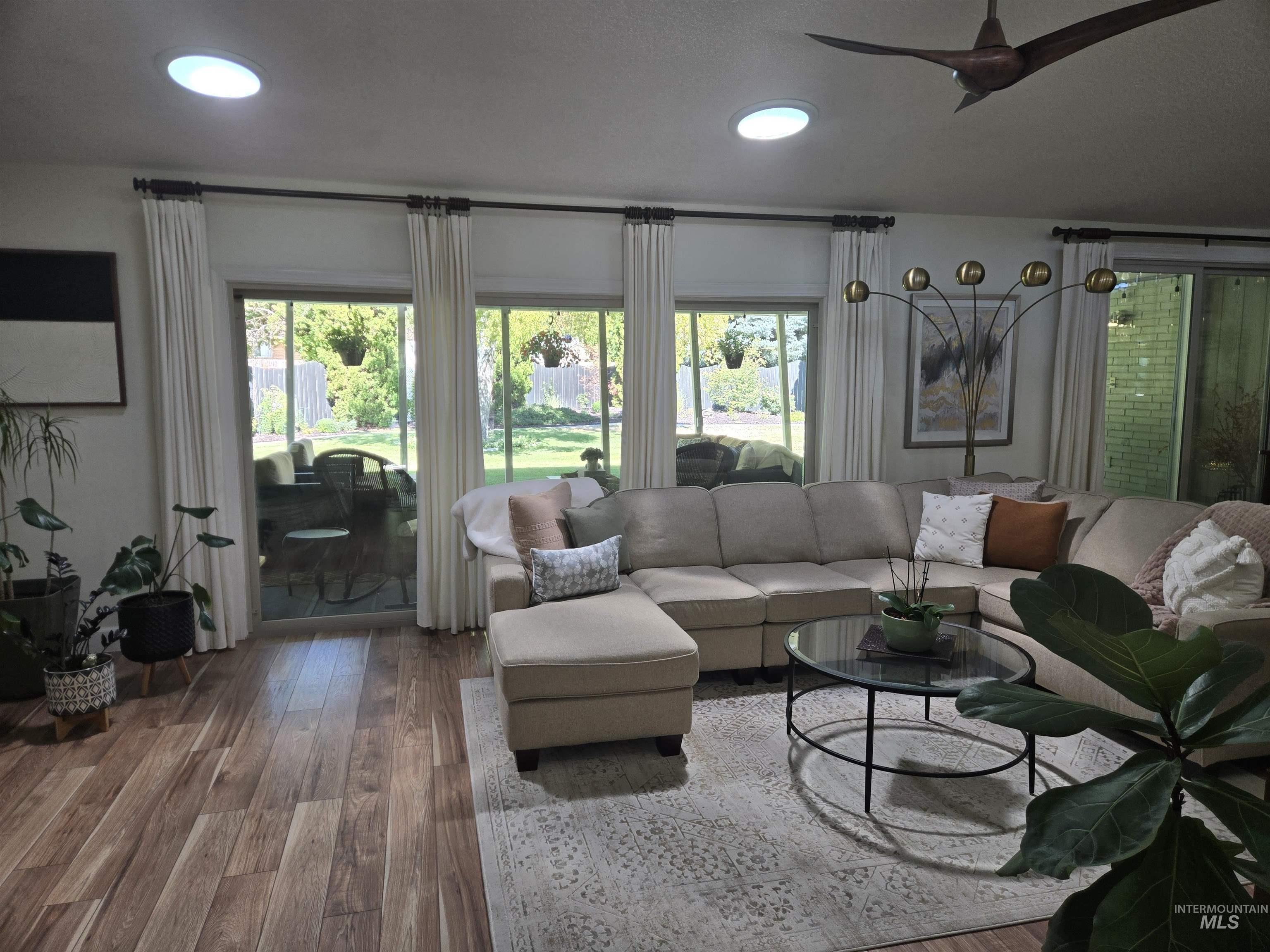 733 Greenwood Drive, Twin Falls, Idaho 83301, 3 Bedrooms, 3 Bathrooms, Residential For Sale, Price $429,000,MLS 98999302
