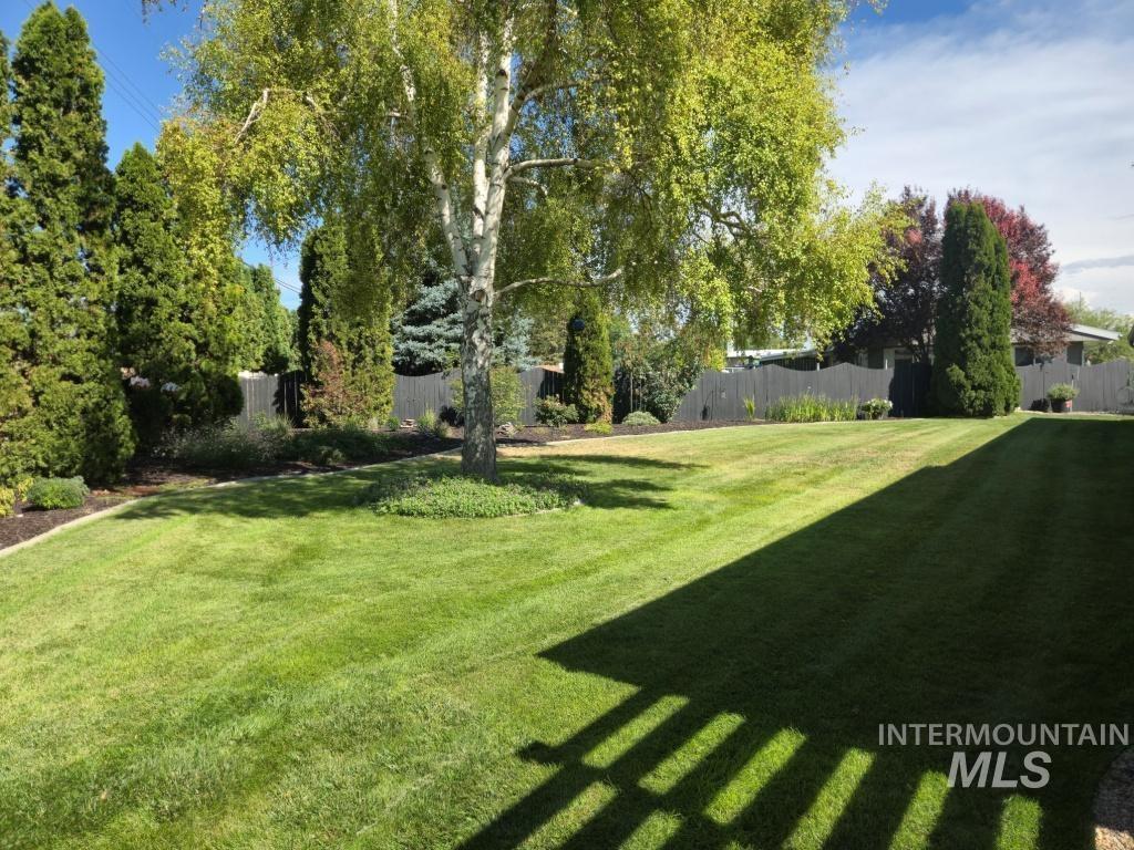 733 Greenwood Drive, Twin Falls, Idaho 83301, 3 Bedrooms, 3 Bathrooms, Residential For Sale, Price $429,000,MLS 98999302