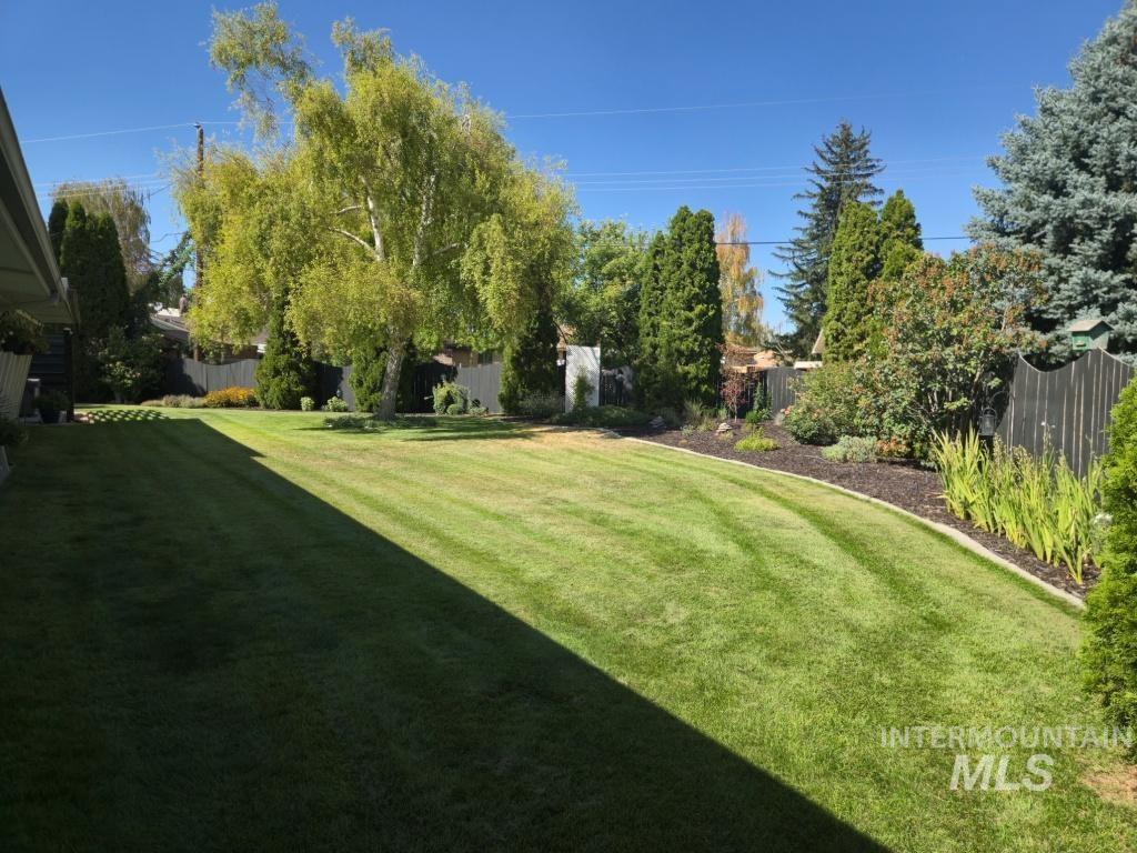 733 Greenwood Drive, Twin Falls, Idaho 83301, 3 Bedrooms, 3 Bathrooms, Residential For Sale, Price $429,000,MLS 98999302