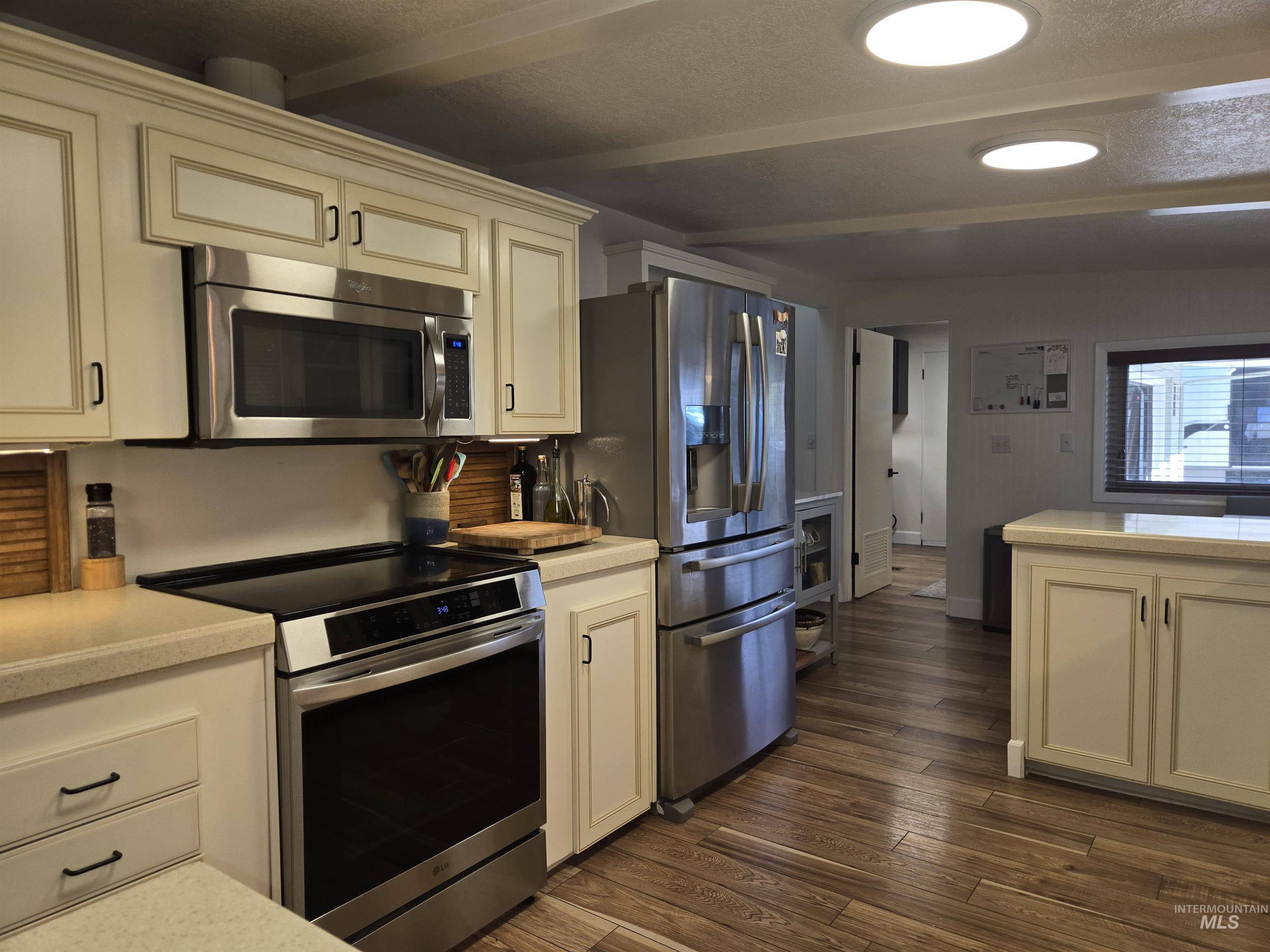 733 Greenwood Drive, Twin Falls, Idaho 83301, 3 Bedrooms, 3 Bathrooms, Residential For Sale, Price $429,000,MLS 98999302