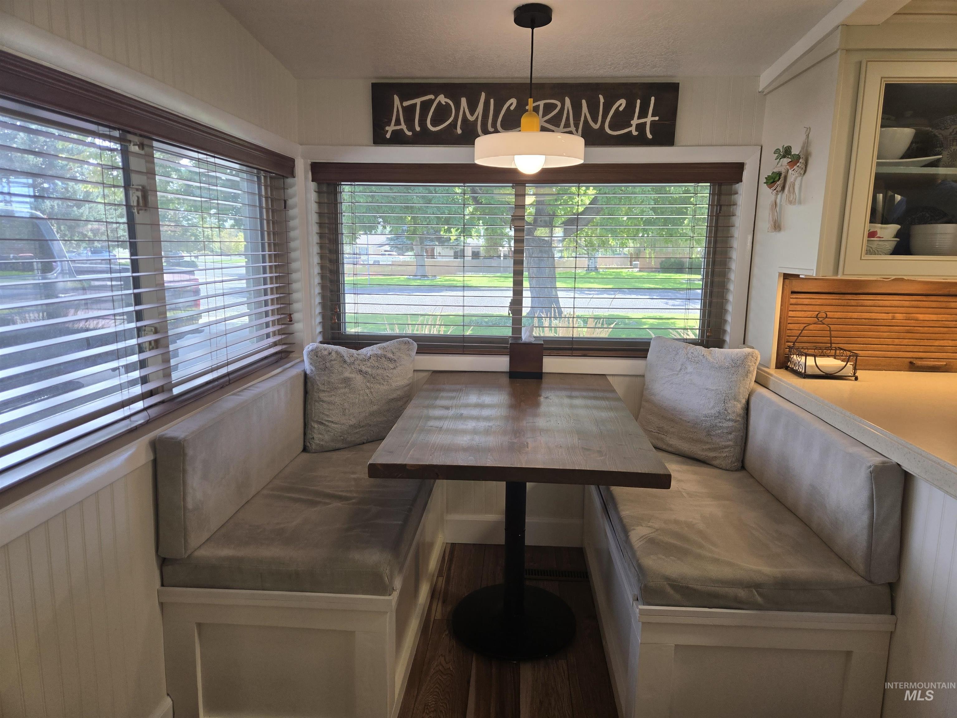 733 Greenwood Drive, Twin Falls, Idaho 83301, 3 Bedrooms, 3 Bathrooms, Residential For Sale, Price $429,000,MLS 98999302