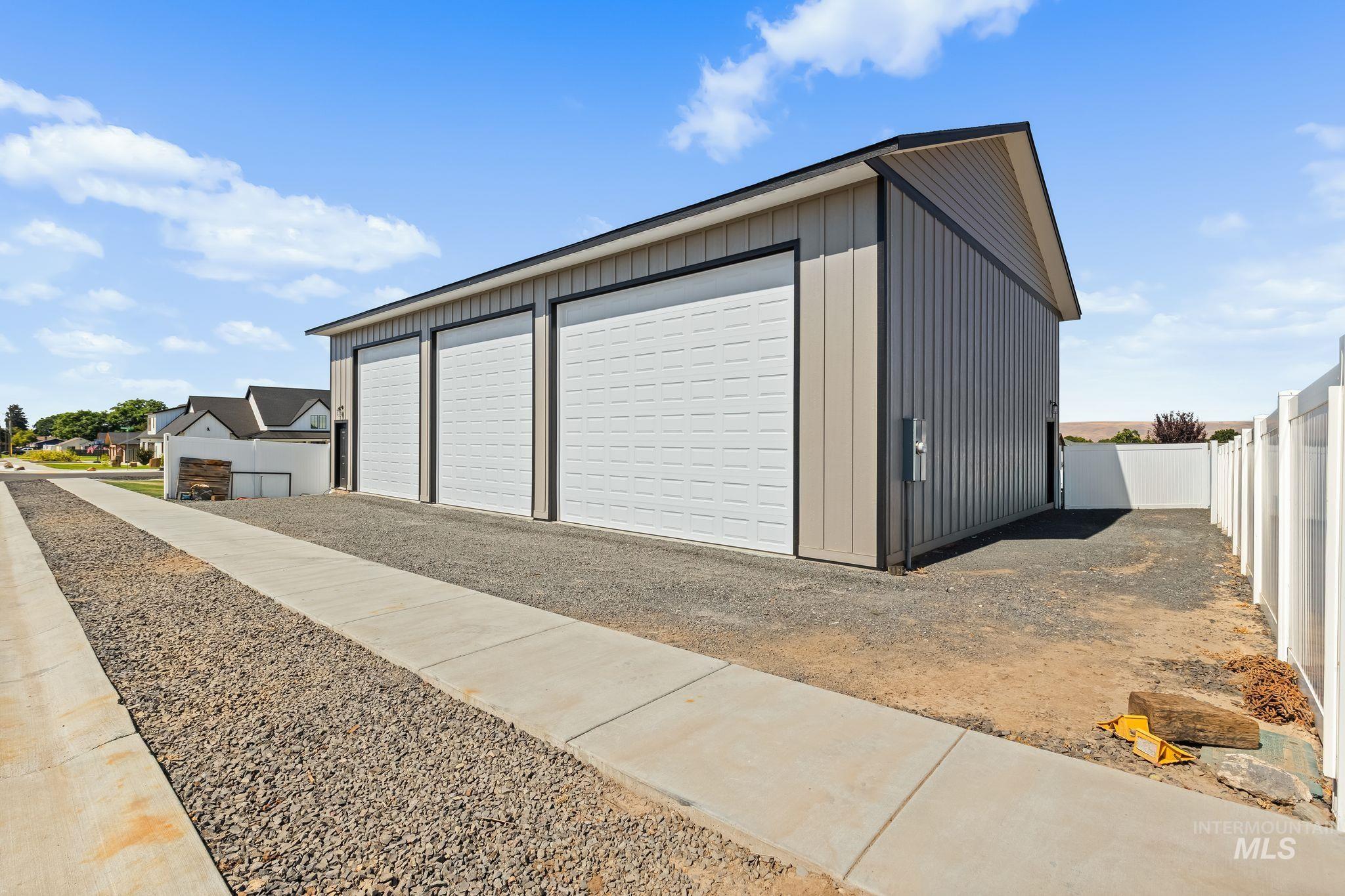 3745 Skyview Drive, Lewiston, Idaho 83501, 3 Bedrooms, 3 Bathrooms, Residential For Sale, Price $905,000, 98999309