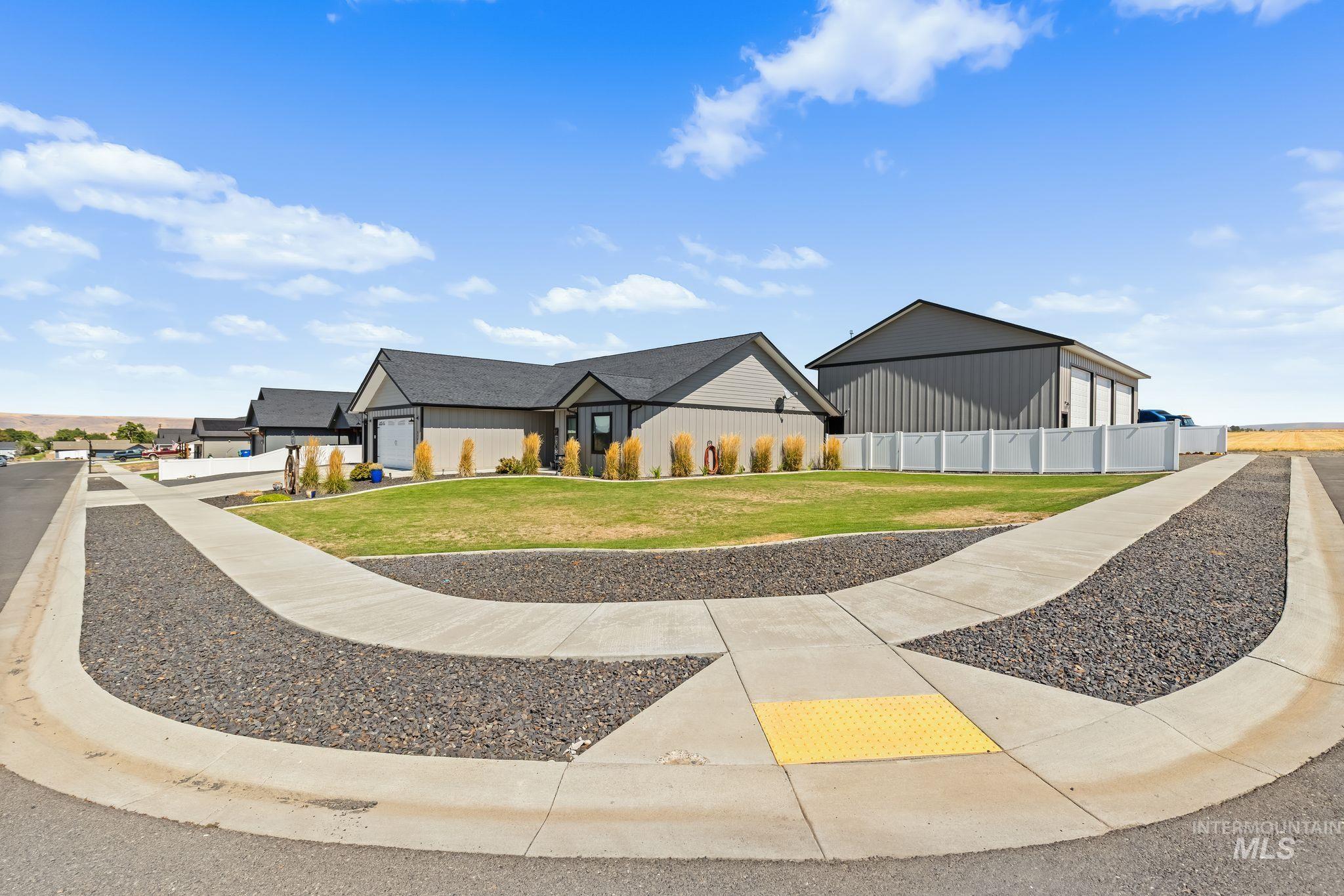 3745 Skyview Drive, Lewiston, Idaho 83501, 3 Bedrooms, 3 Bathrooms, Residential For Sale, Price $905,000, 98999309