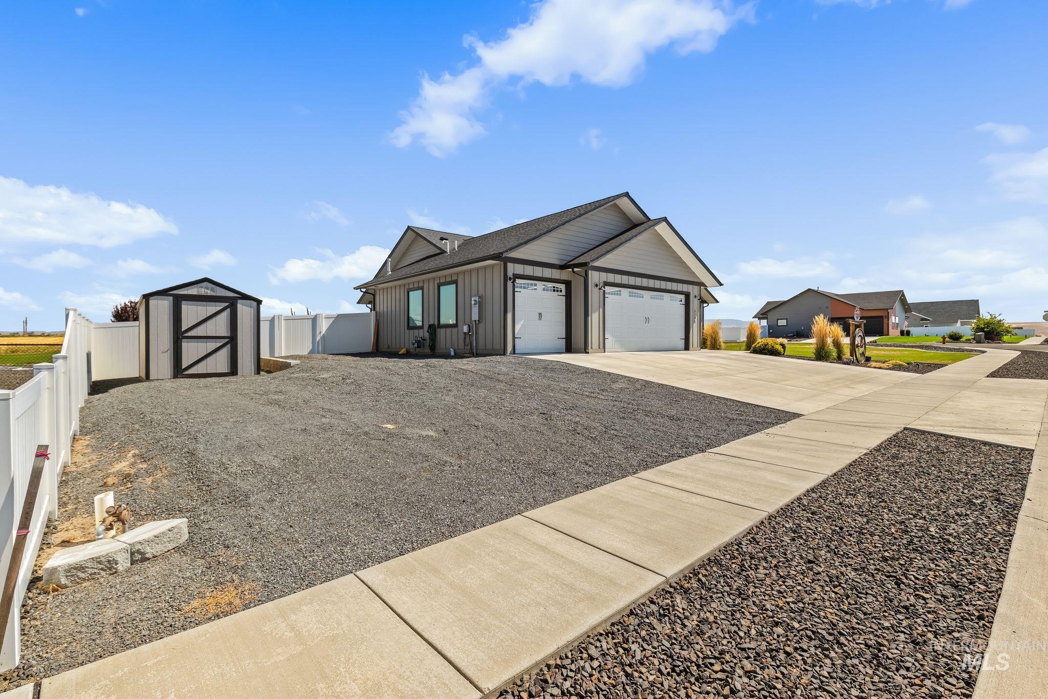 3745 Skyview Drive, Lewiston, Idaho 83501, 3 Bedrooms, 3 Bathrooms, Residential For Sale, Price $905,000, 98999309