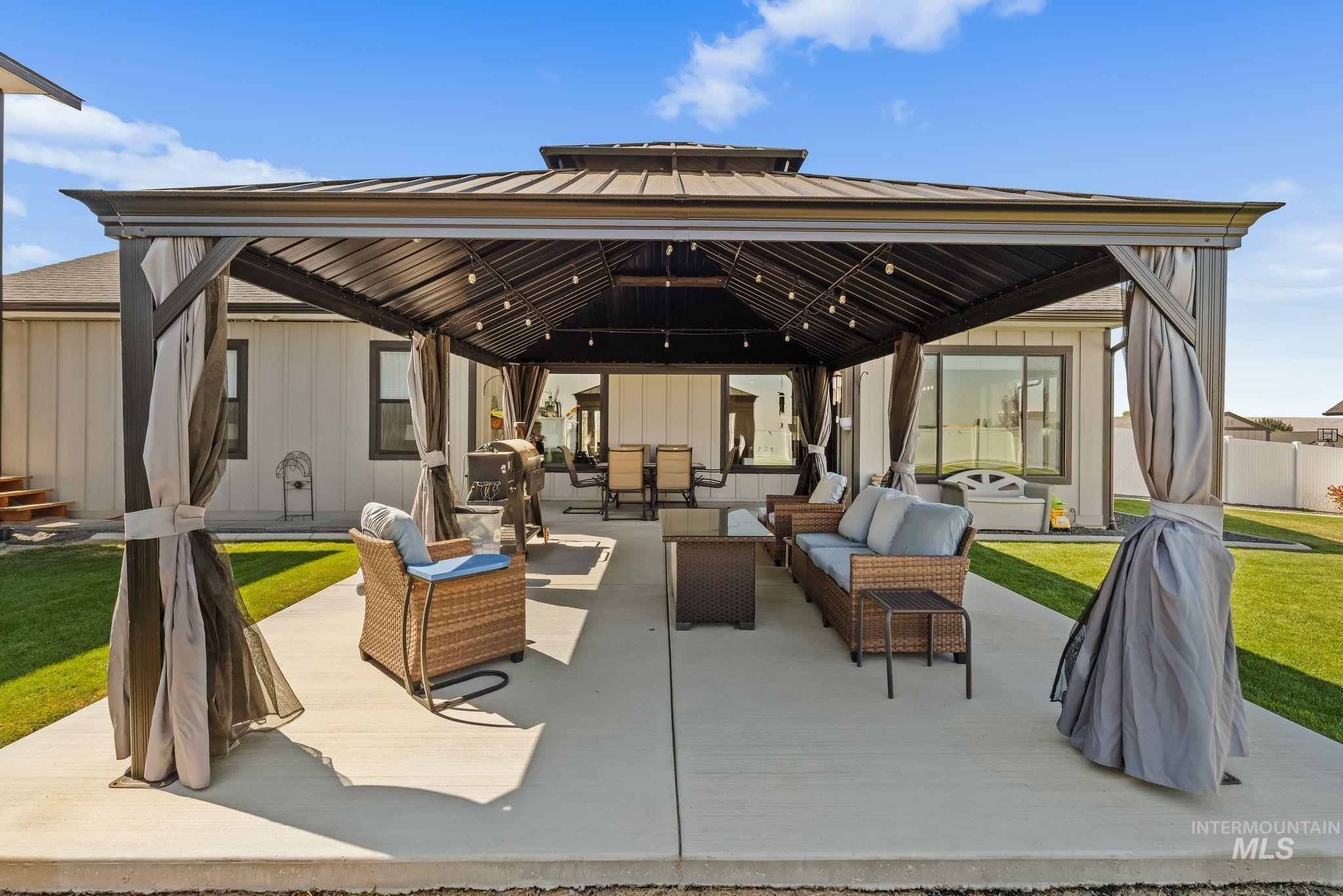 3745 Skyview Drive, Lewiston, Idaho 83501, 3 Bedrooms, 3 Bathrooms, Residential For Sale, Price $905,000, 98999309