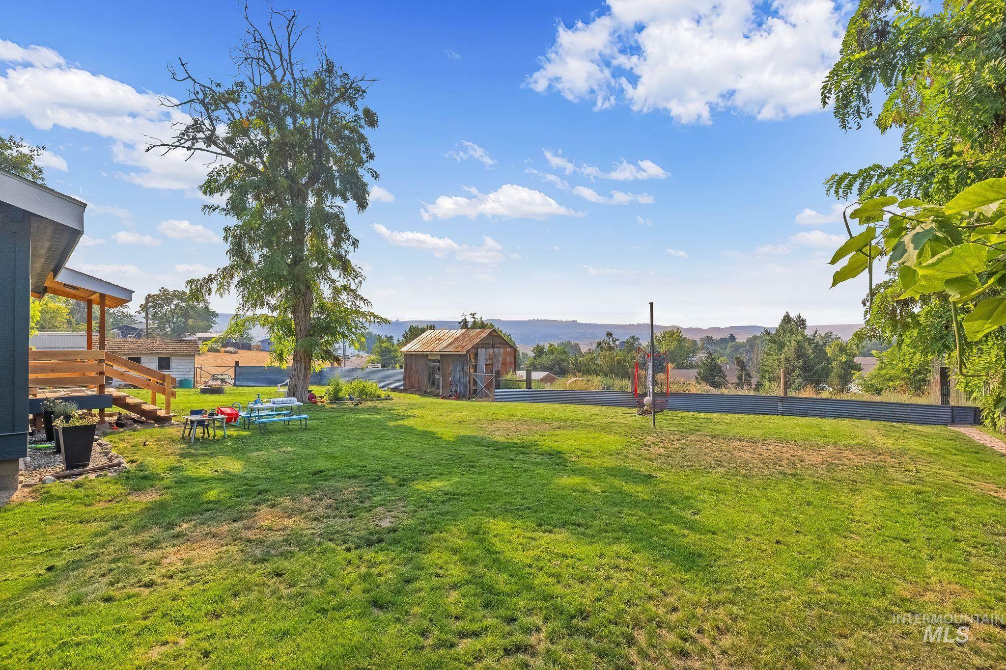 1011 20th Avenue, Clarkston, Washington 99403, 3 Bedrooms, 2 Bathrooms, Residential For Sale, Price $425,000, 98999339