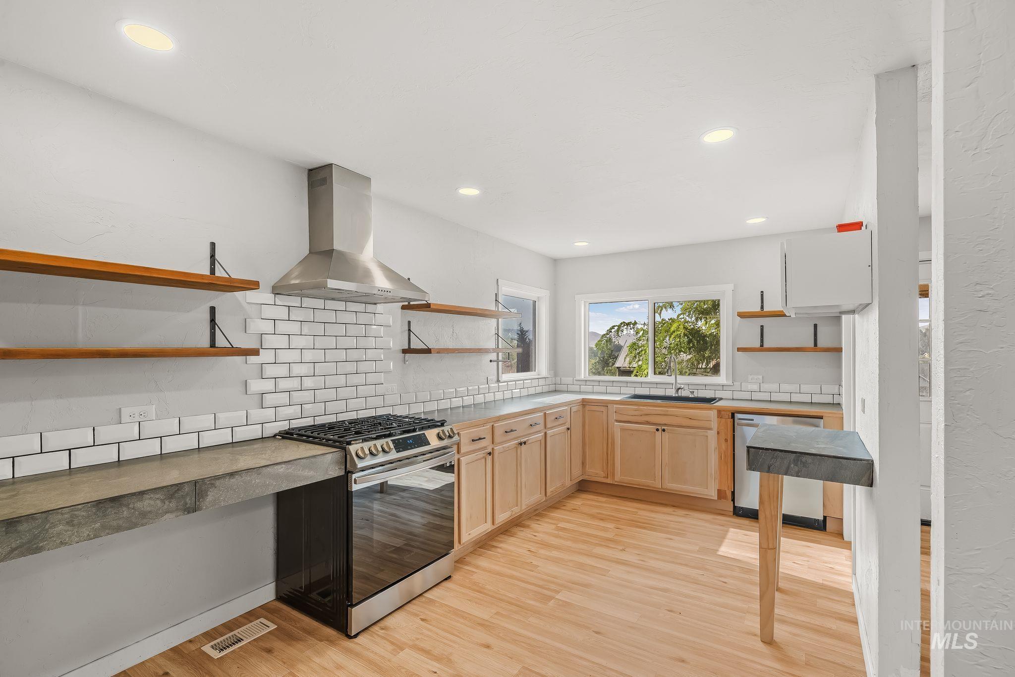 1011 20th Avenue, Clarkston, Washington 99403, 3 Bedrooms, 2 Bathrooms, Residential For Sale, Price $425,000, 98999339
