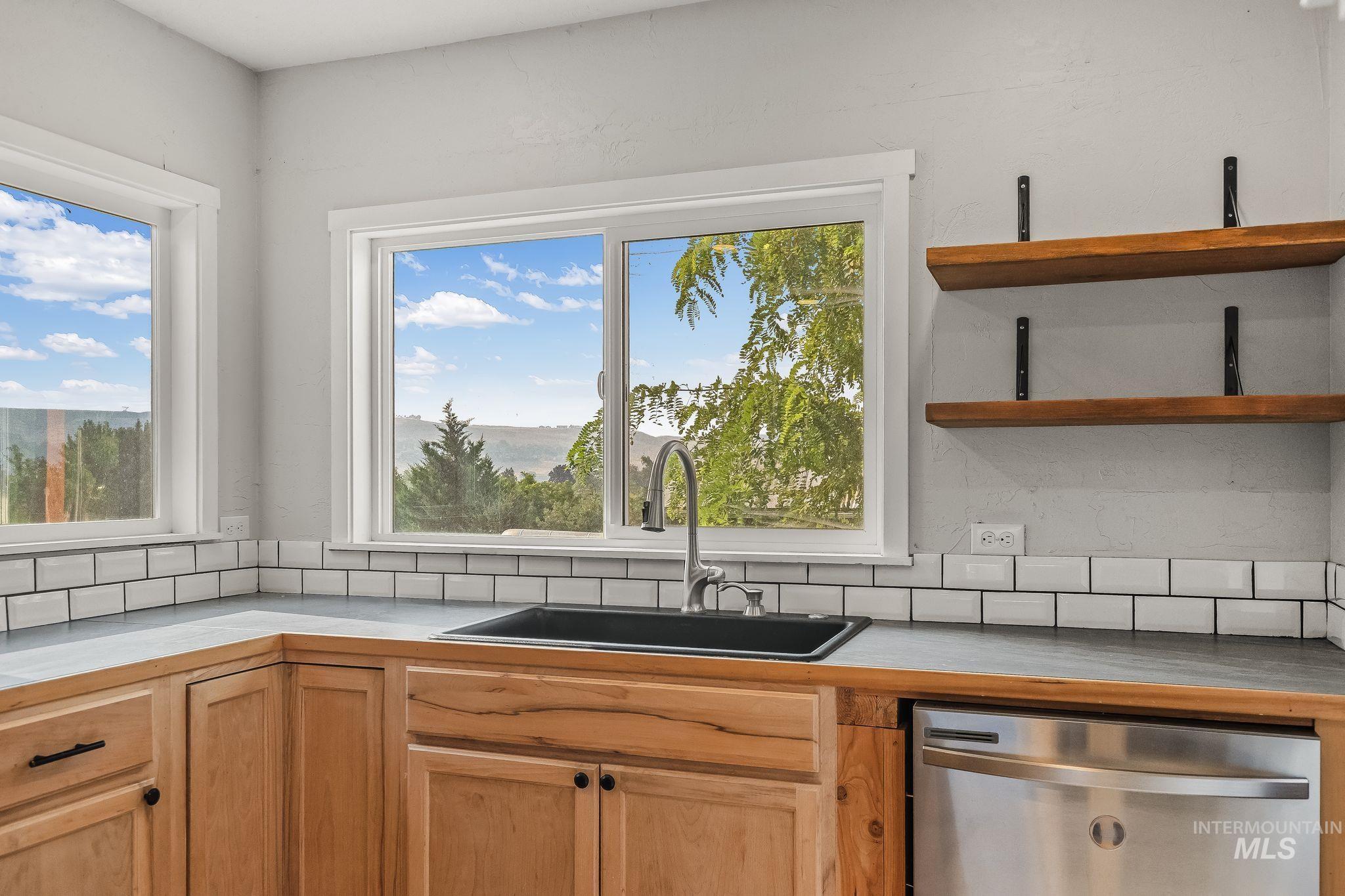 1011 20th Avenue, Clarkston, Washington 99403, 3 Bedrooms, 2 Bathrooms, Residential For Sale, Price $425,000, 98999339