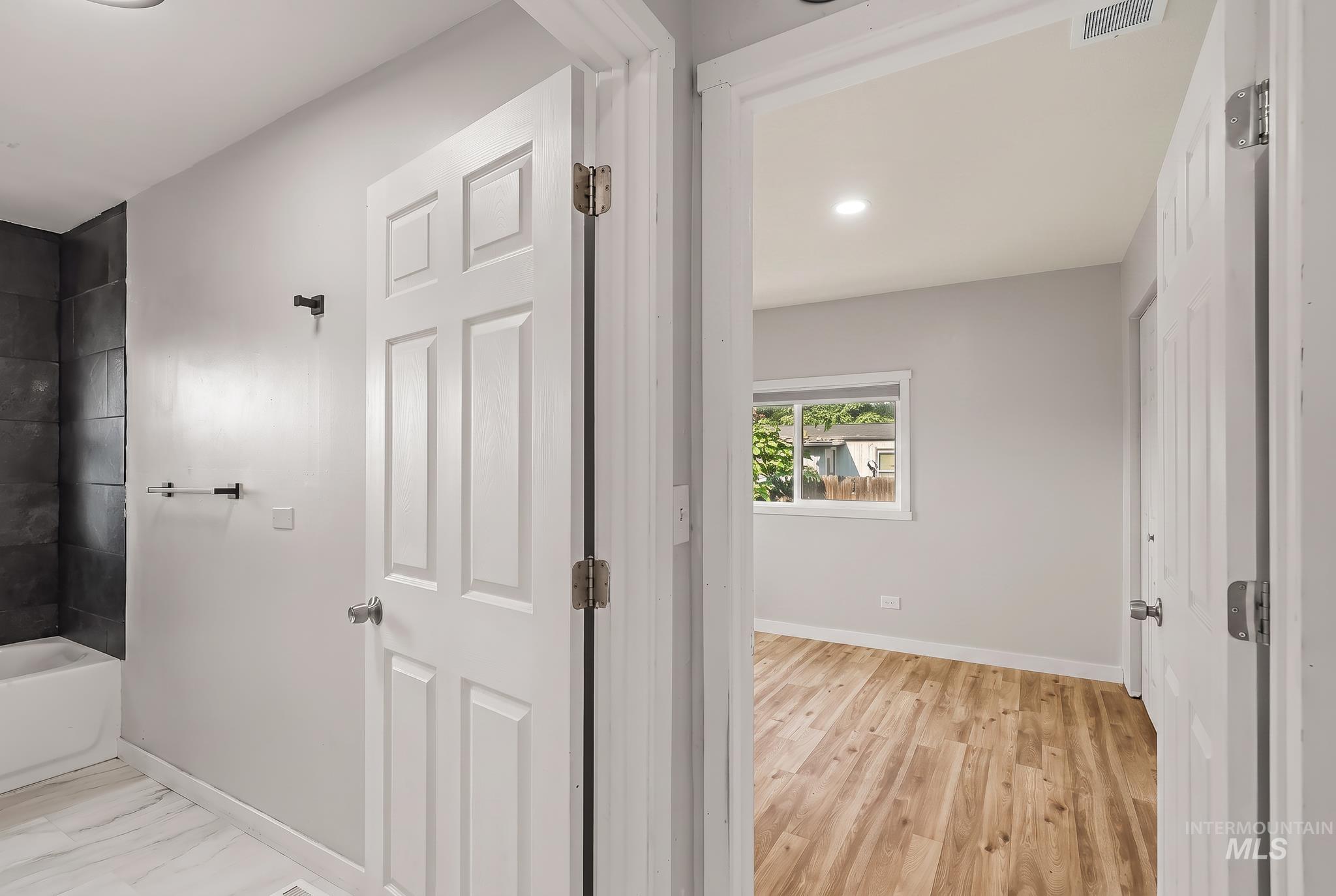 1011 20th Avenue, Clarkston, Washington 99403, 3 Bedrooms, 2 Bathrooms, Residential For Sale, Price $425,000, 98999339