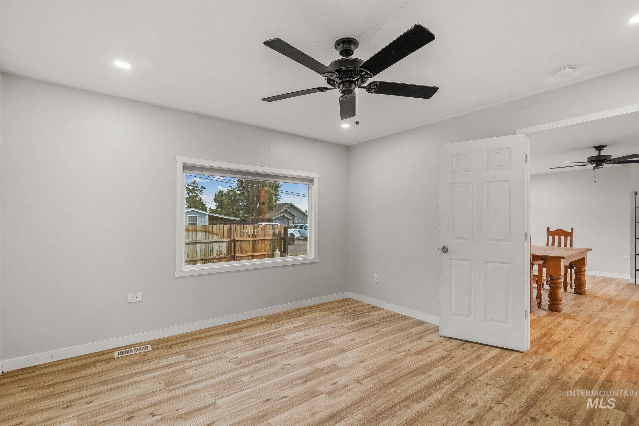 1011 20th Avenue, Clarkston, Washington 99403, 3 Bedrooms, 2 Bathrooms, Residential For Sale, Price $425,000, 98999339