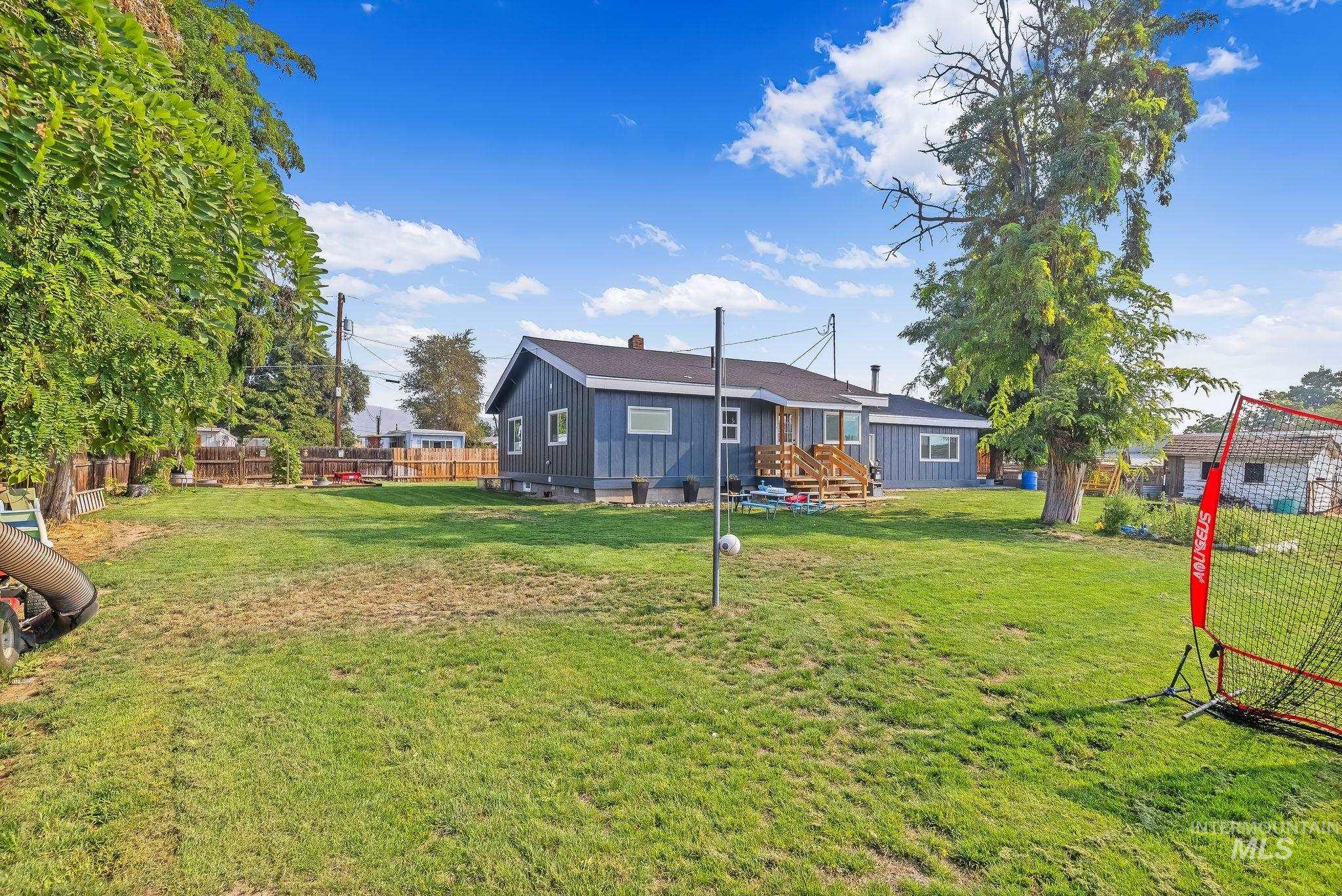1011 20th Avenue, Clarkston, Washington 99403, 3 Bedrooms, 2 Bathrooms, Residential For Sale, Price $425,000, 98999339