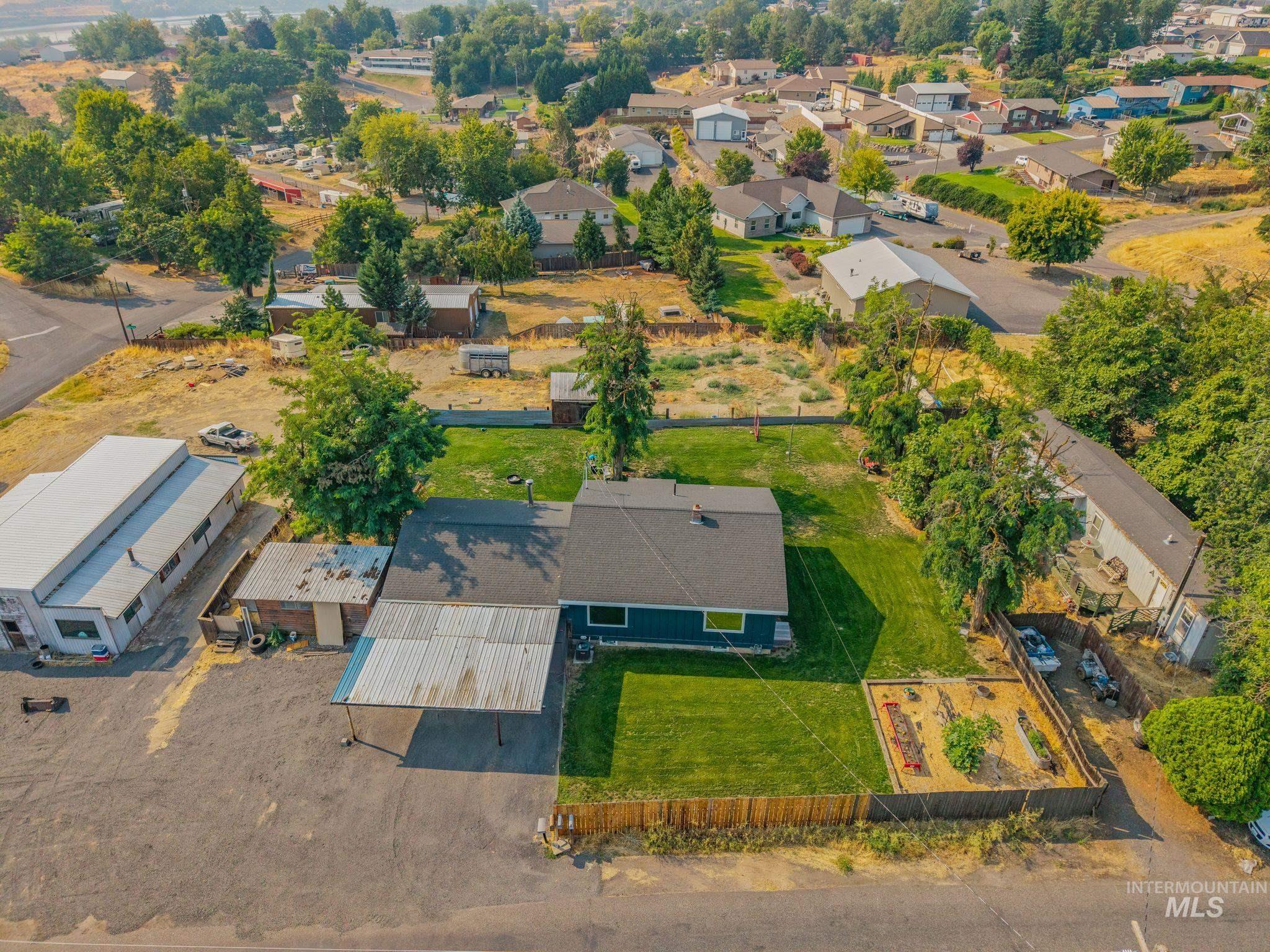 1011 20th Avenue, Clarkston, Washington 99403, 3 Bedrooms, 2 Bathrooms, Residential For Sale, Price $425,000, 98999339