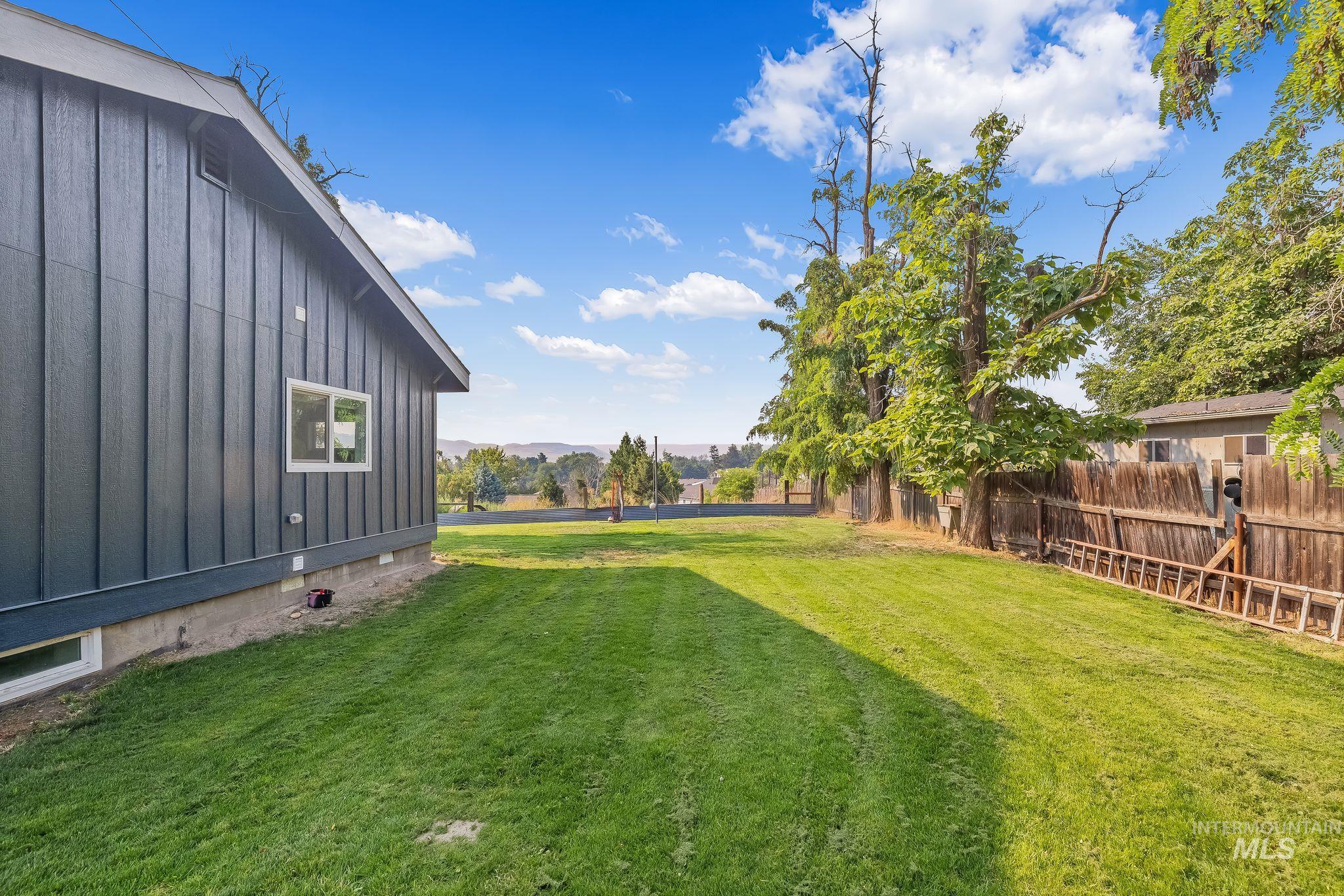 1011 20th Avenue, Clarkston, Washington 99403, 3 Bedrooms, 2 Bathrooms, Residential For Sale, Price $425,000, 98999339