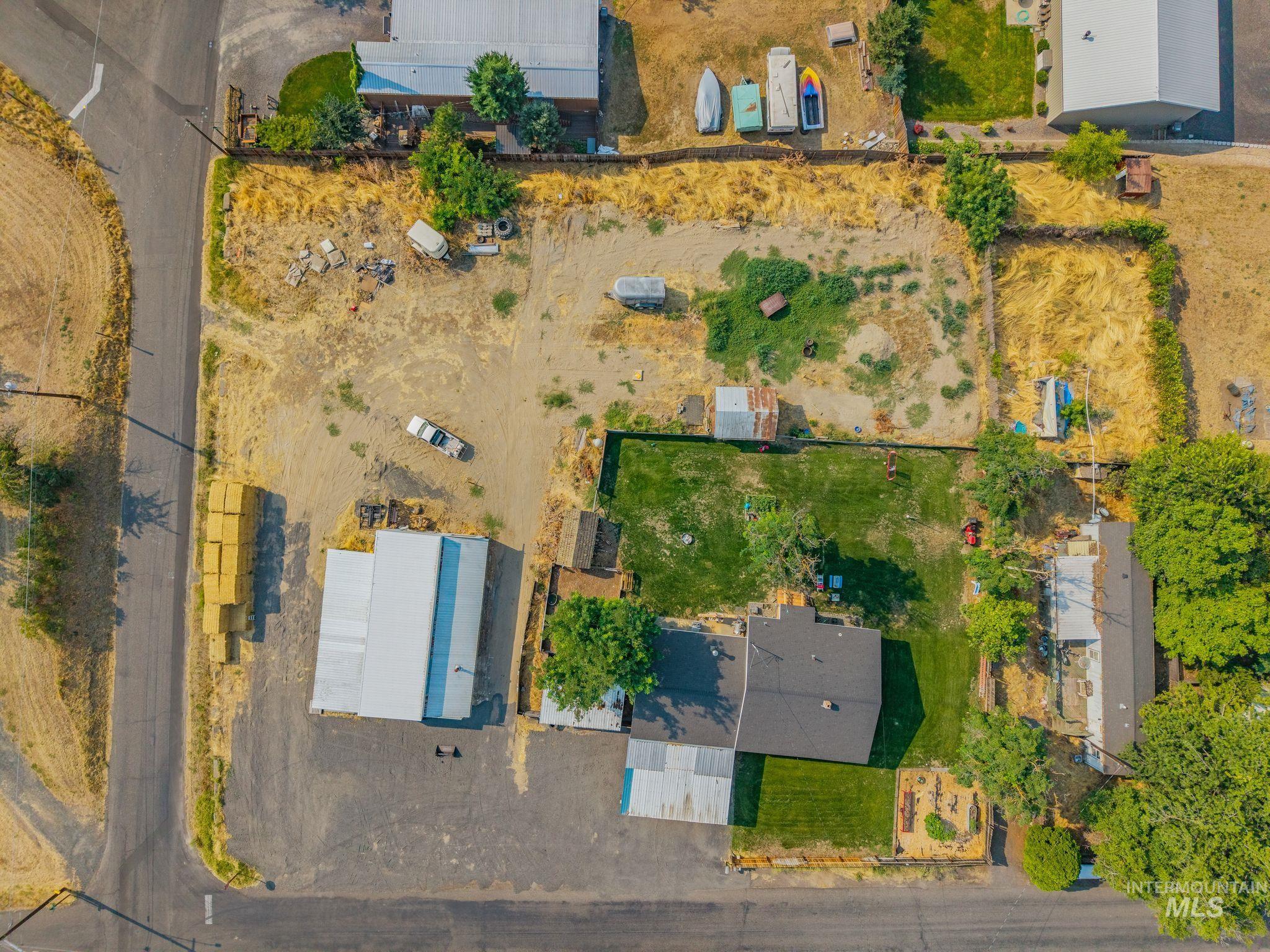 1011 20th Avenue, Clarkston, Washington 99403, 3 Bedrooms, 2 Bathrooms, Residential For Sale, Price $425,000, 98999339