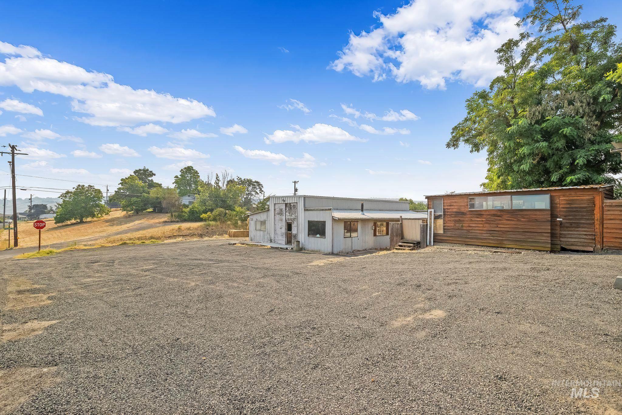 1011 20th Avenue, Clarkston, Washington 99403, 3 Bedrooms, 2 Bathrooms, Residential For Sale, Price $425,000, 98999339