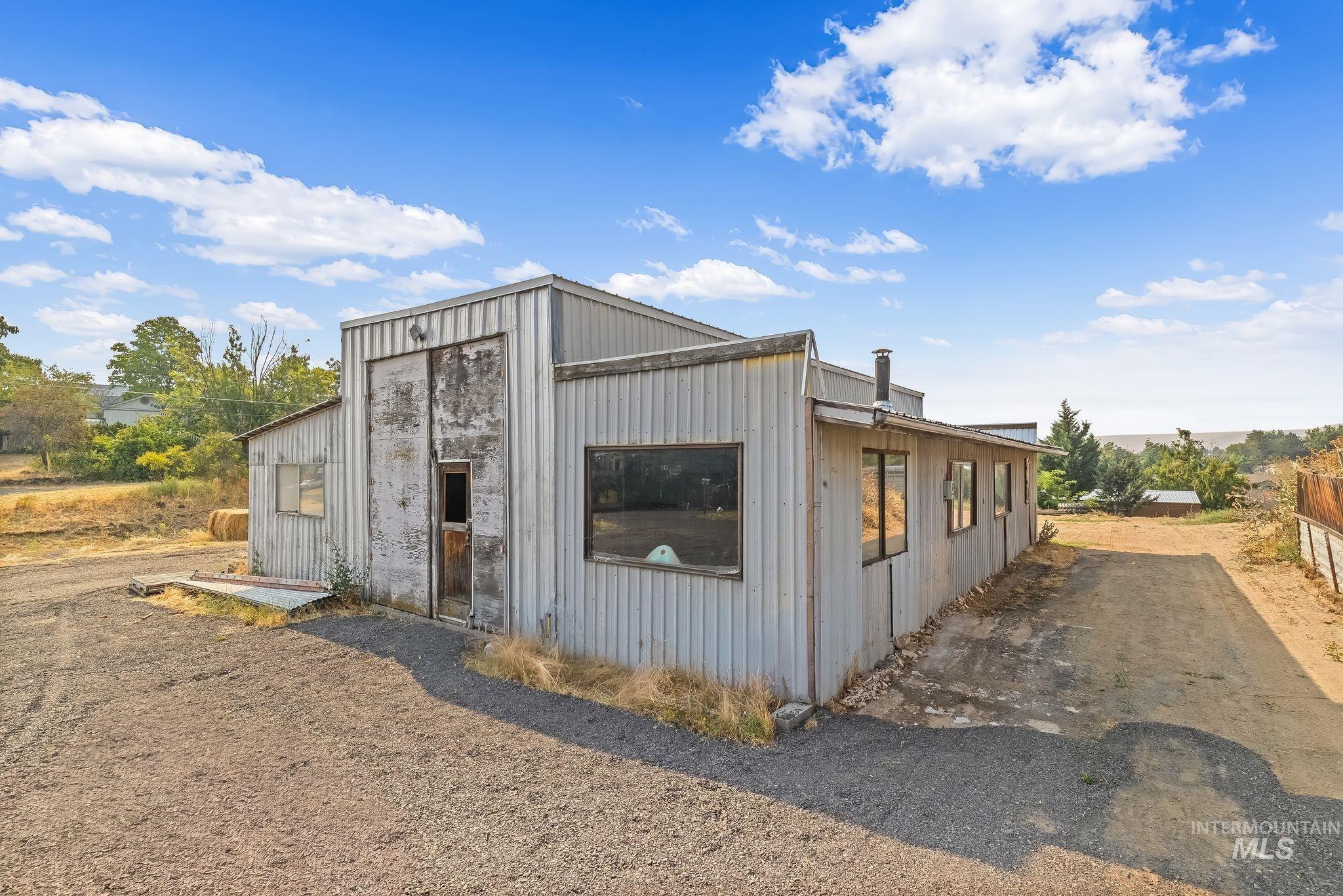 1011 20th Avenue, Clarkston, Washington 99403, 3 Bedrooms, 2 Bathrooms, Residential For Sale, Price $425,000, 98999339