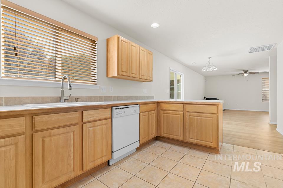 16346 Silver Creek, Caldwell, Idaho 83607, 3 Bedrooms, 2.5 Bathrooms, Residential For Sale, Price $389,950,MLS 98999371