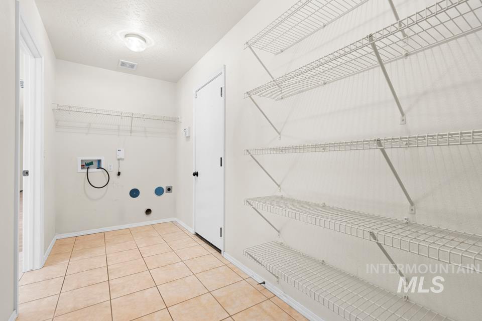 16346 Silver Creek, Caldwell, Idaho 83607, 3 Bedrooms, 2.5 Bathrooms, Residential For Sale, Price $389,950,MLS 98999371