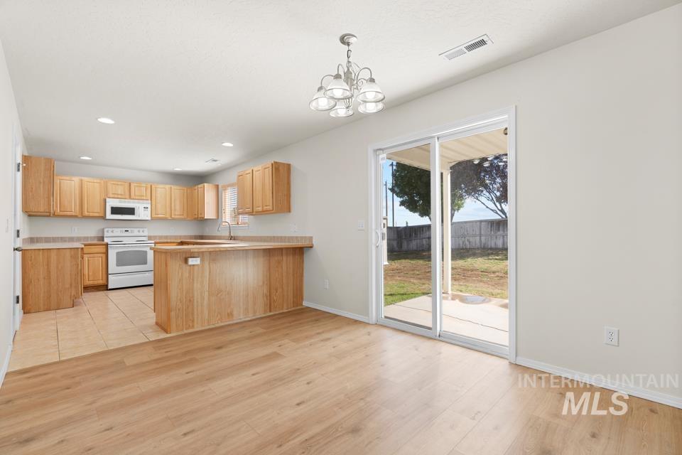 16346 Silver Creek, Caldwell, Idaho 83607, 3 Bedrooms, 2.5 Bathrooms, Residential For Sale, Price $389,950,MLS 98999371
