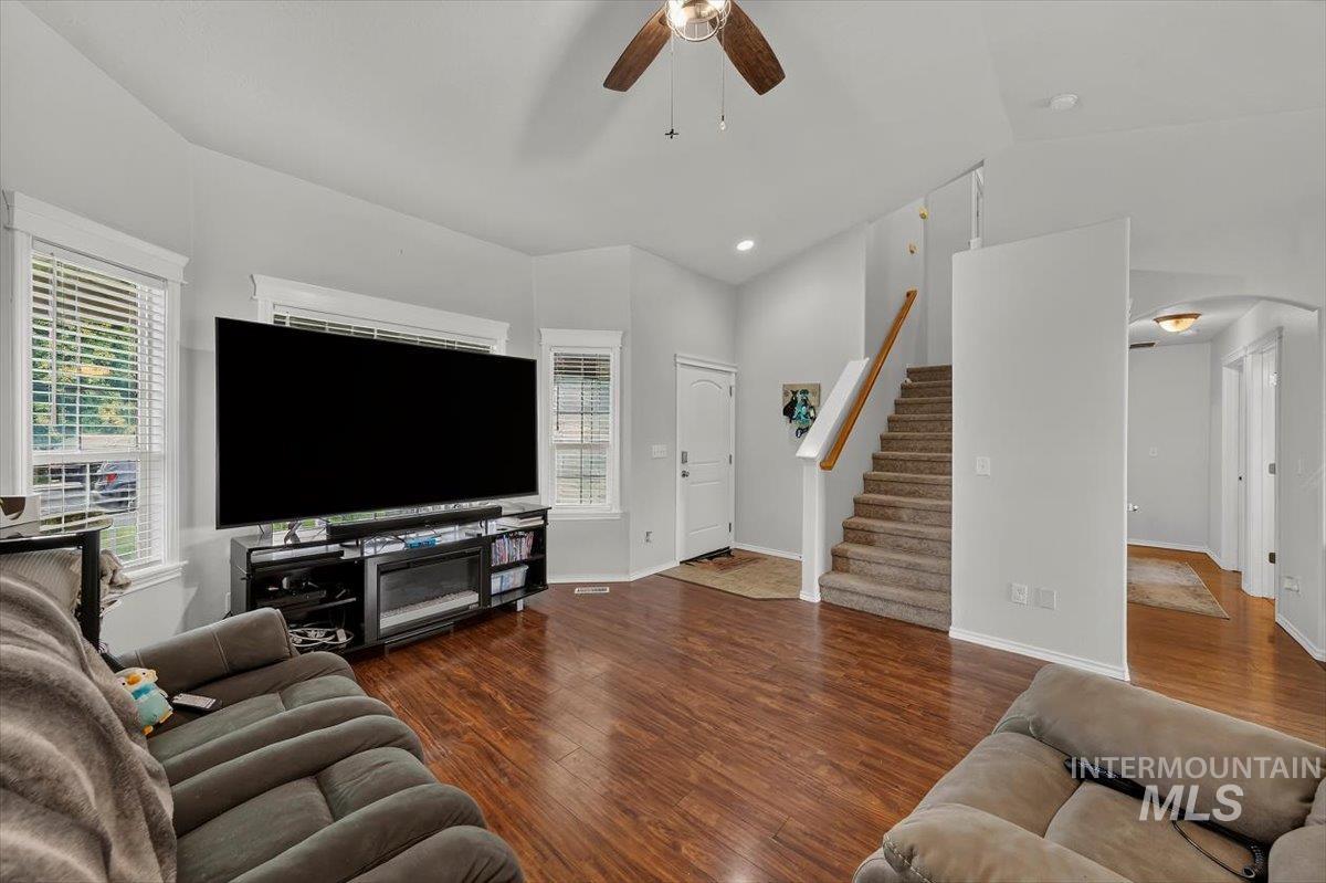 5308 Worth Way, Caldwell, Idaho 83607, 3 Bedrooms, 2.5 Bathrooms, Residential For Sale, Price $354,900,MLS 98999374