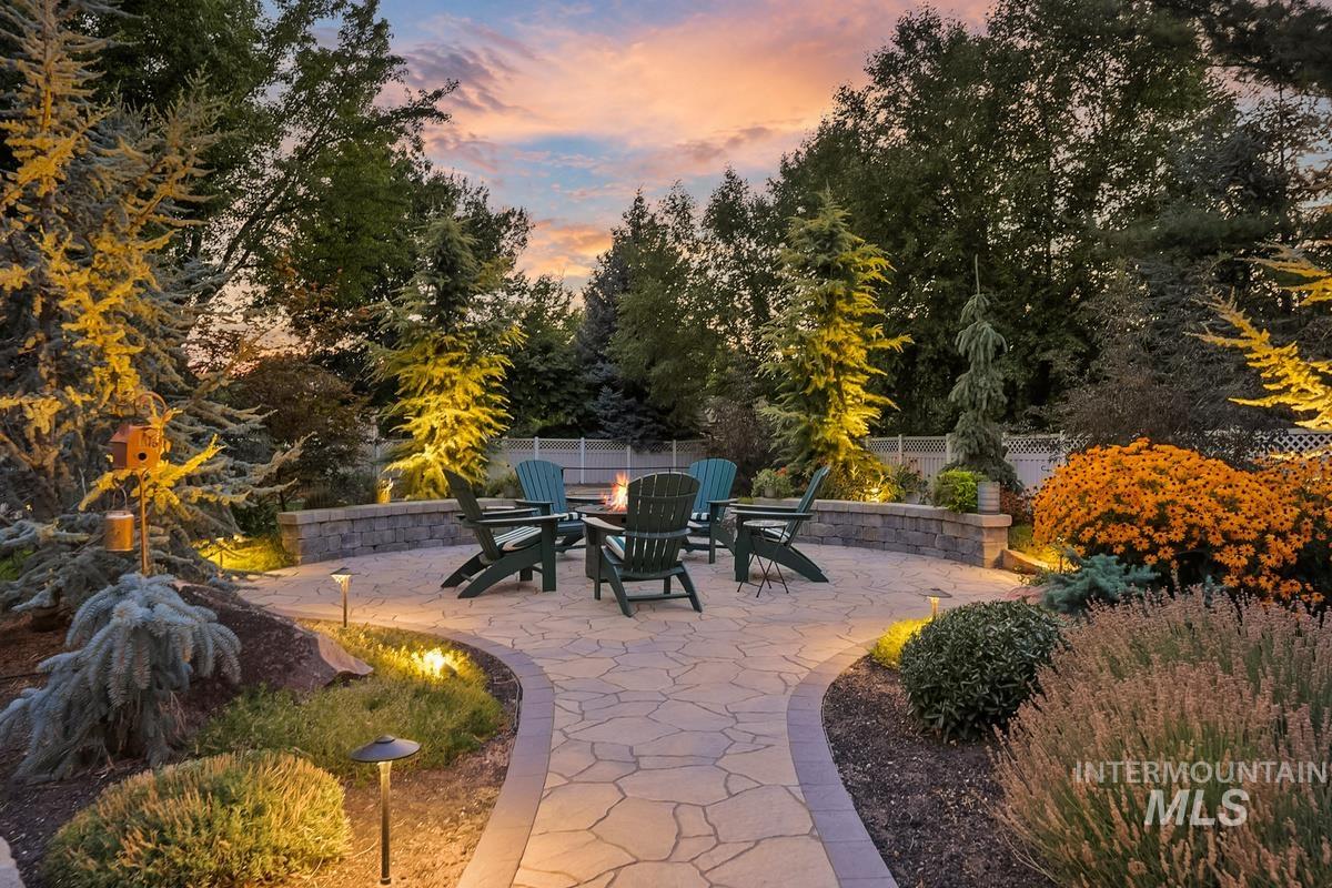 277 W Drift Stone Ct, Eagle, Idaho 83616, 4 Bedrooms, 2.5 Bathrooms, Residential For Sale, Price $1,199,000,MLS 98999377