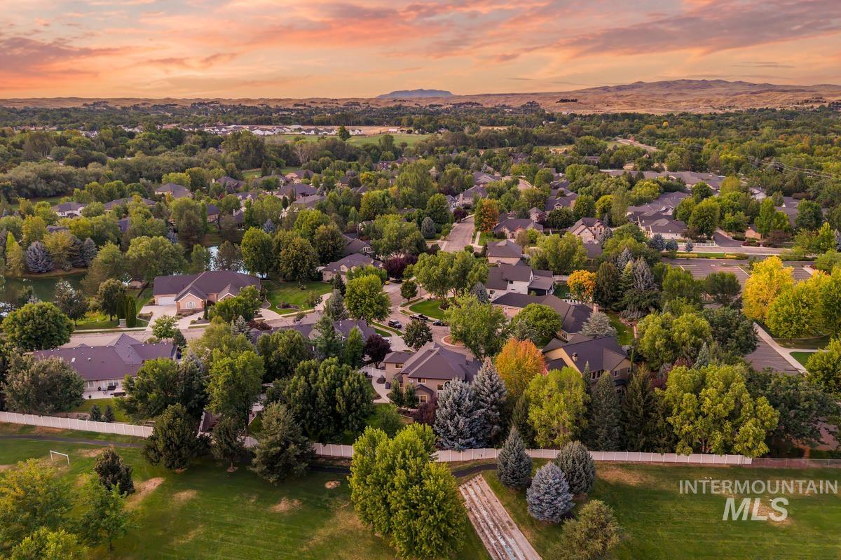 277 W Drift Stone Ct, Eagle, Idaho 83616, 4 Bedrooms, 2.5 Bathrooms, Residential For Sale, Price $1,199,000,MLS 98999377