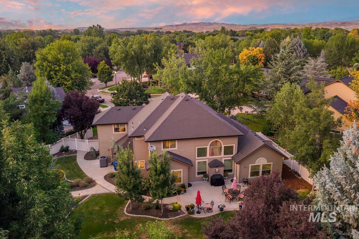 277 W Drift Stone Ct, Eagle, Idaho 83616, 4 Bedrooms, 2.5 Bathrooms, Residential For Sale, Price $1,199,000,MLS 98999377