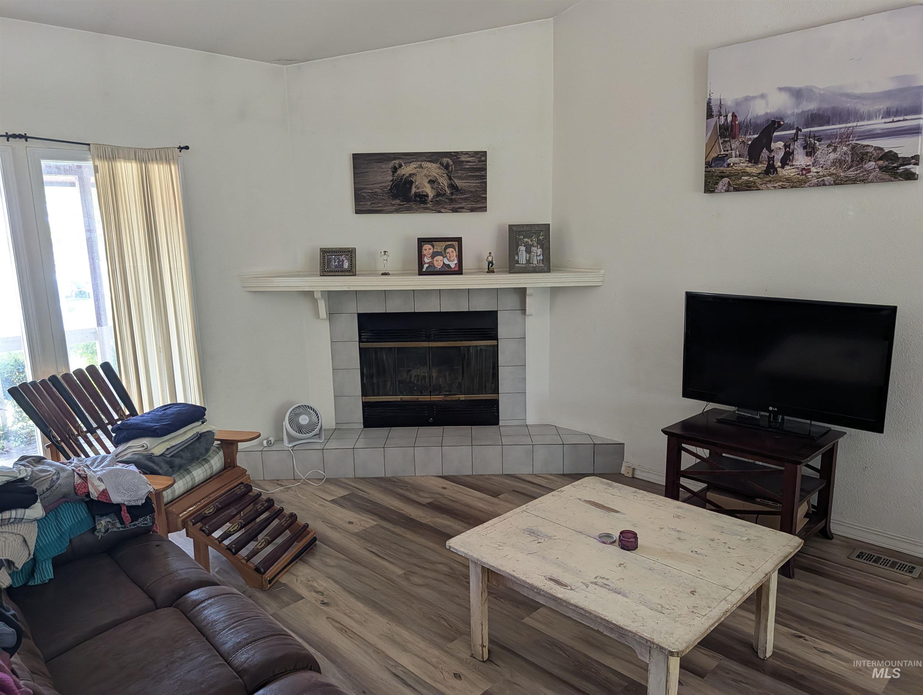 2238 N Siesta Way, Boise, Idaho 83704, 3 Bedrooms, 2 Bathrooms, Residential For Sale, Price $435,000, 98999379
