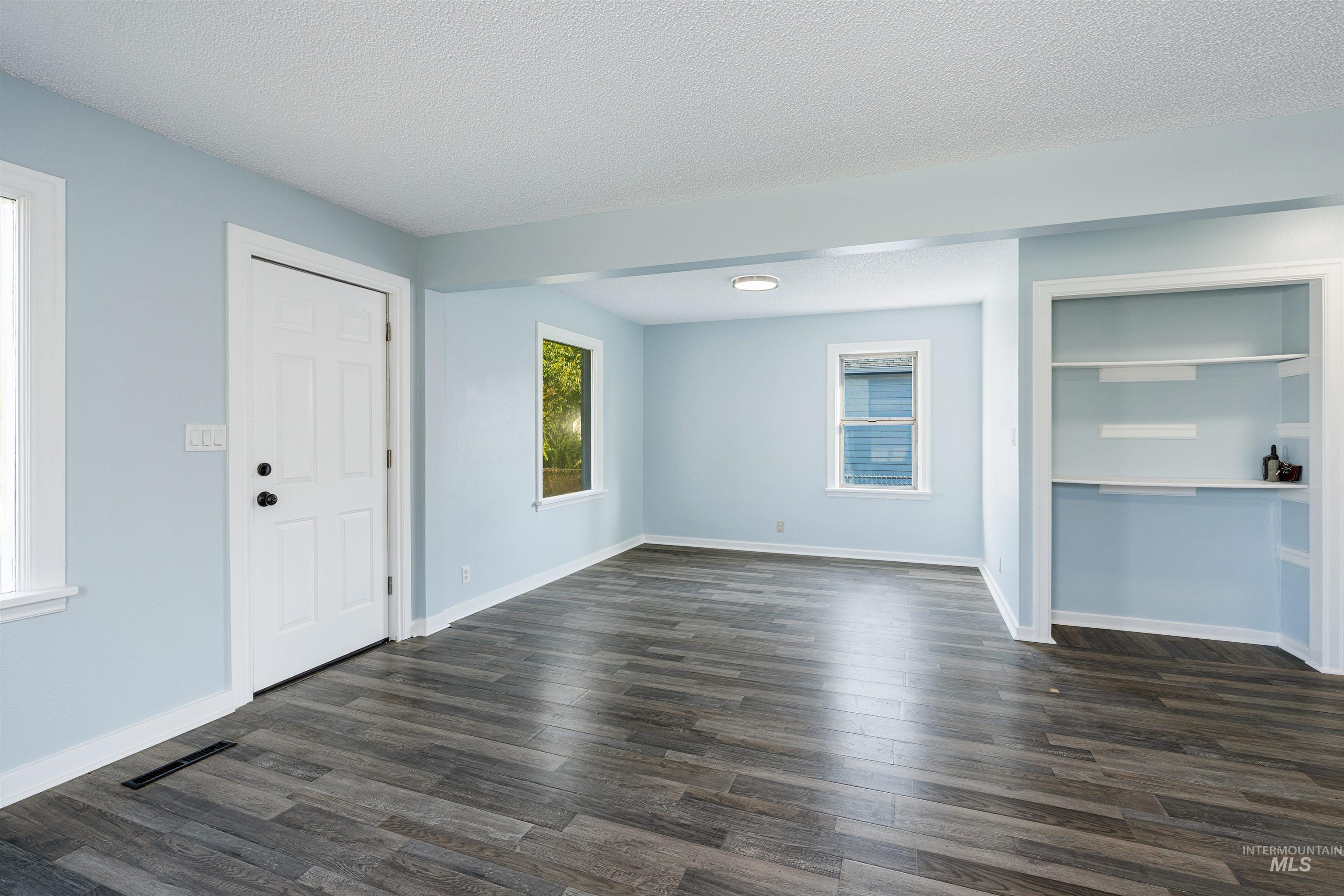 722 3rd St, Clarkston, Washington 99403, 5 Bedrooms, 2 Bathrooms, Residential For Sale, Price $354,000,MLS 98999380