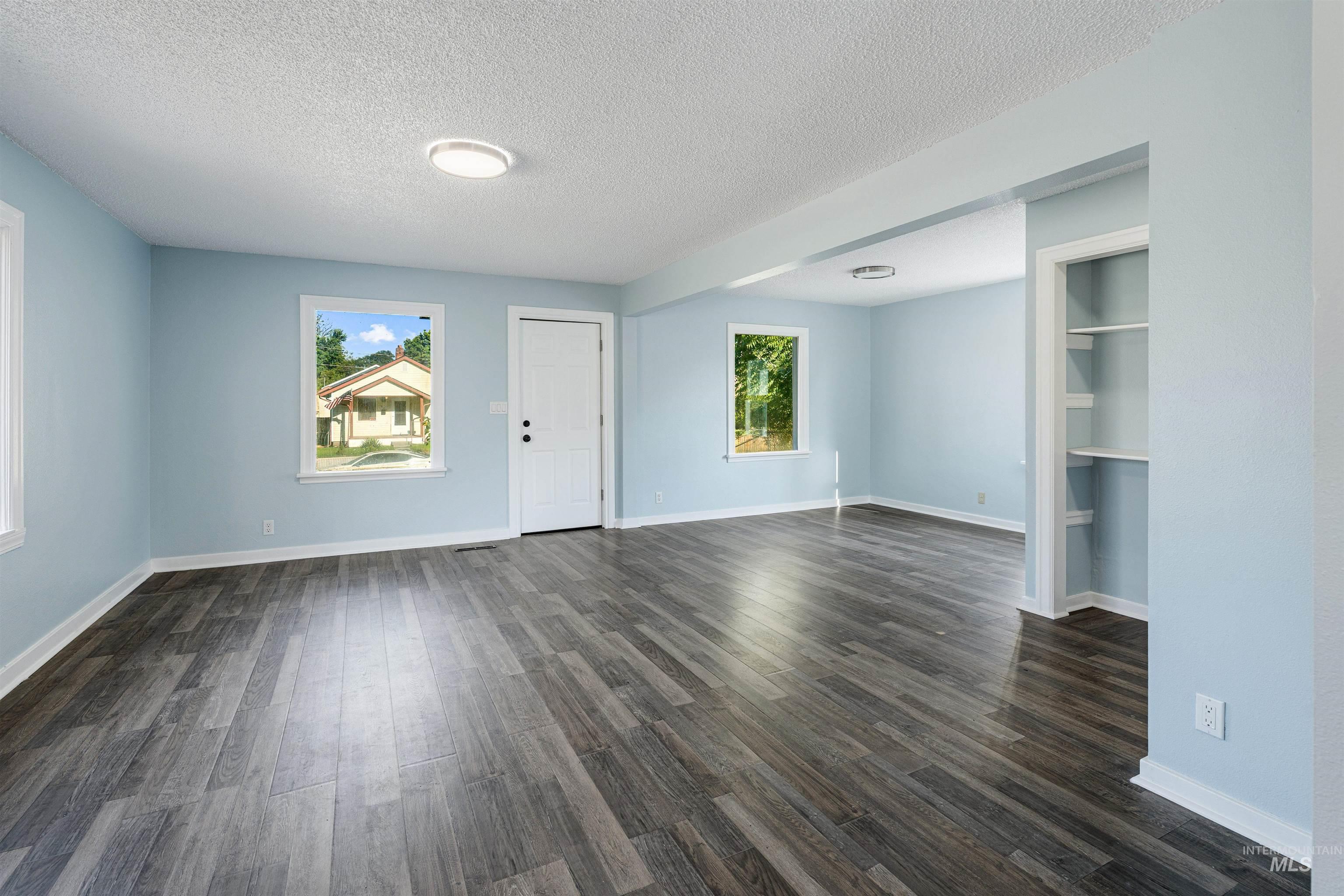 722 3rd St, Clarkston, Washington 99403, 5 Bedrooms, 2 Bathrooms, Residential For Sale, Price $354,000,MLS 98999380
