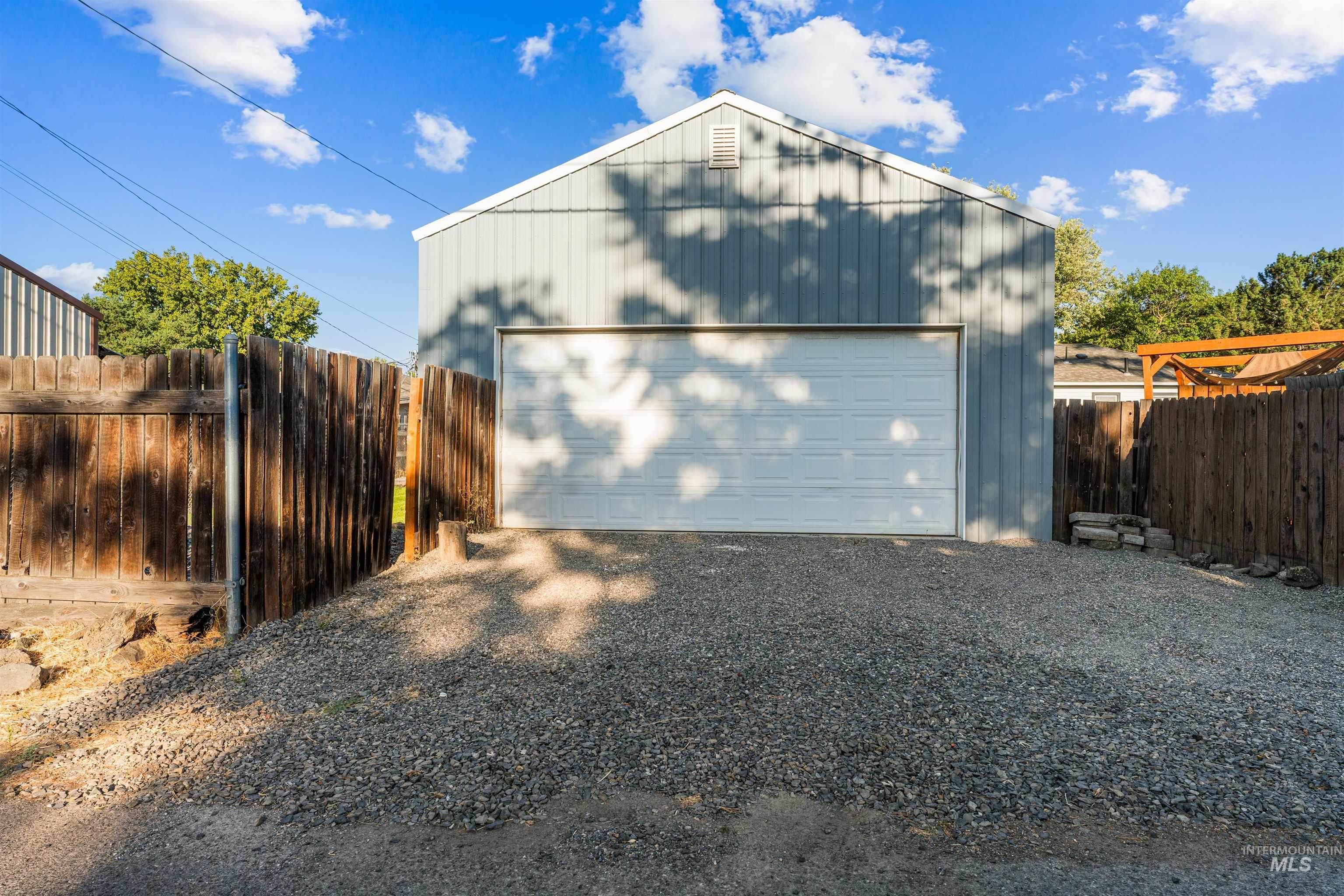 722 3rd St, Clarkston, Washington 99403, 5 Bedrooms, 2 Bathrooms, Residential For Sale, Price $354,000,MLS 98999380