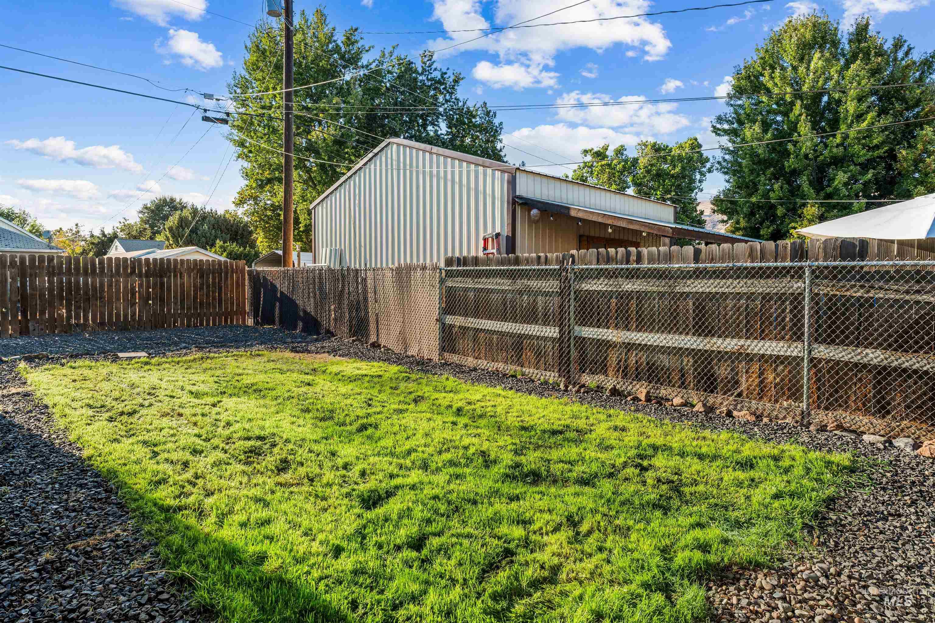 722 3rd St, Clarkston, Washington 99403, 5 Bedrooms, 2 Bathrooms, Residential For Sale, Price $354,000,MLS 98999380