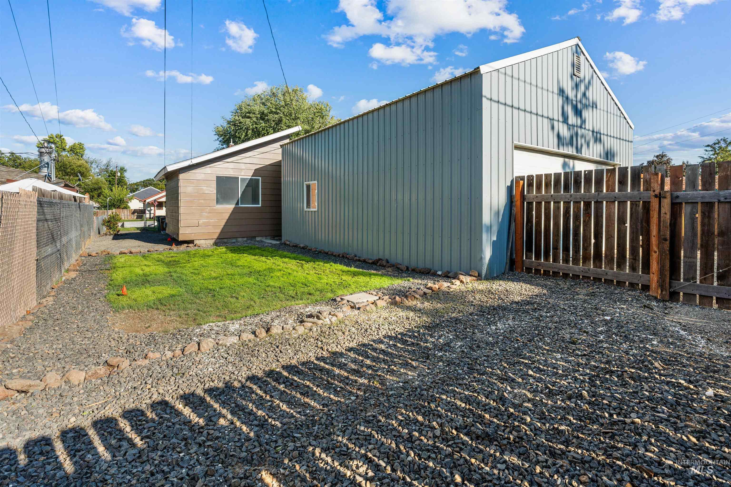 722 3rd St, Clarkston, Washington 99403, 5 Bedrooms, 2 Bathrooms, Residential For Sale, Price $354,000,MLS 98999380
